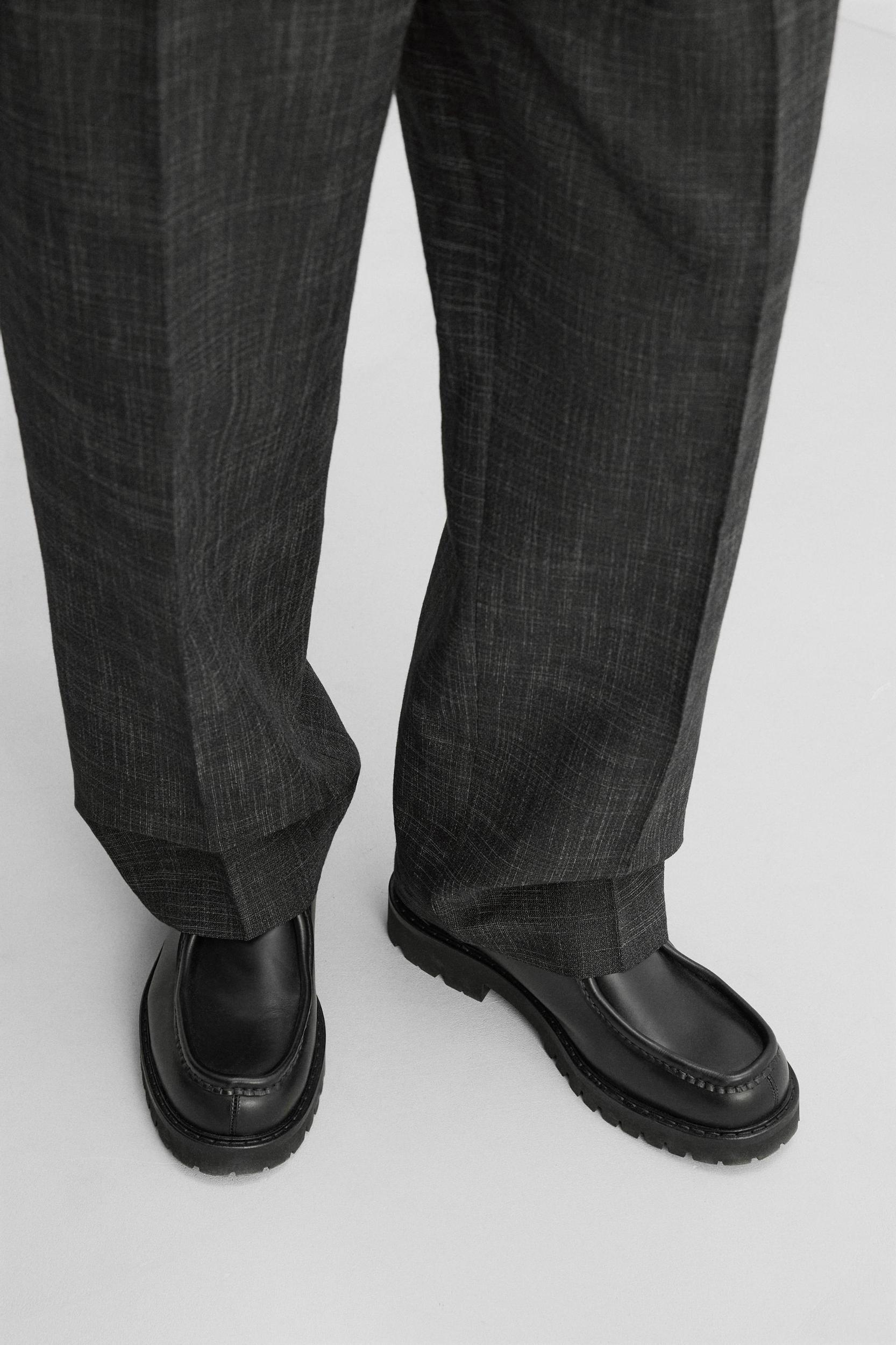 LEATHER SHOES WITH RAISED SEAM Product Image