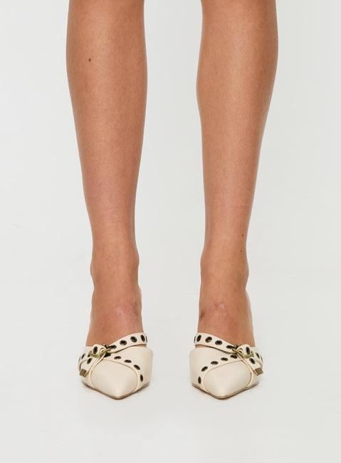 Compelling Pointed Toe Heels Beige Product Image