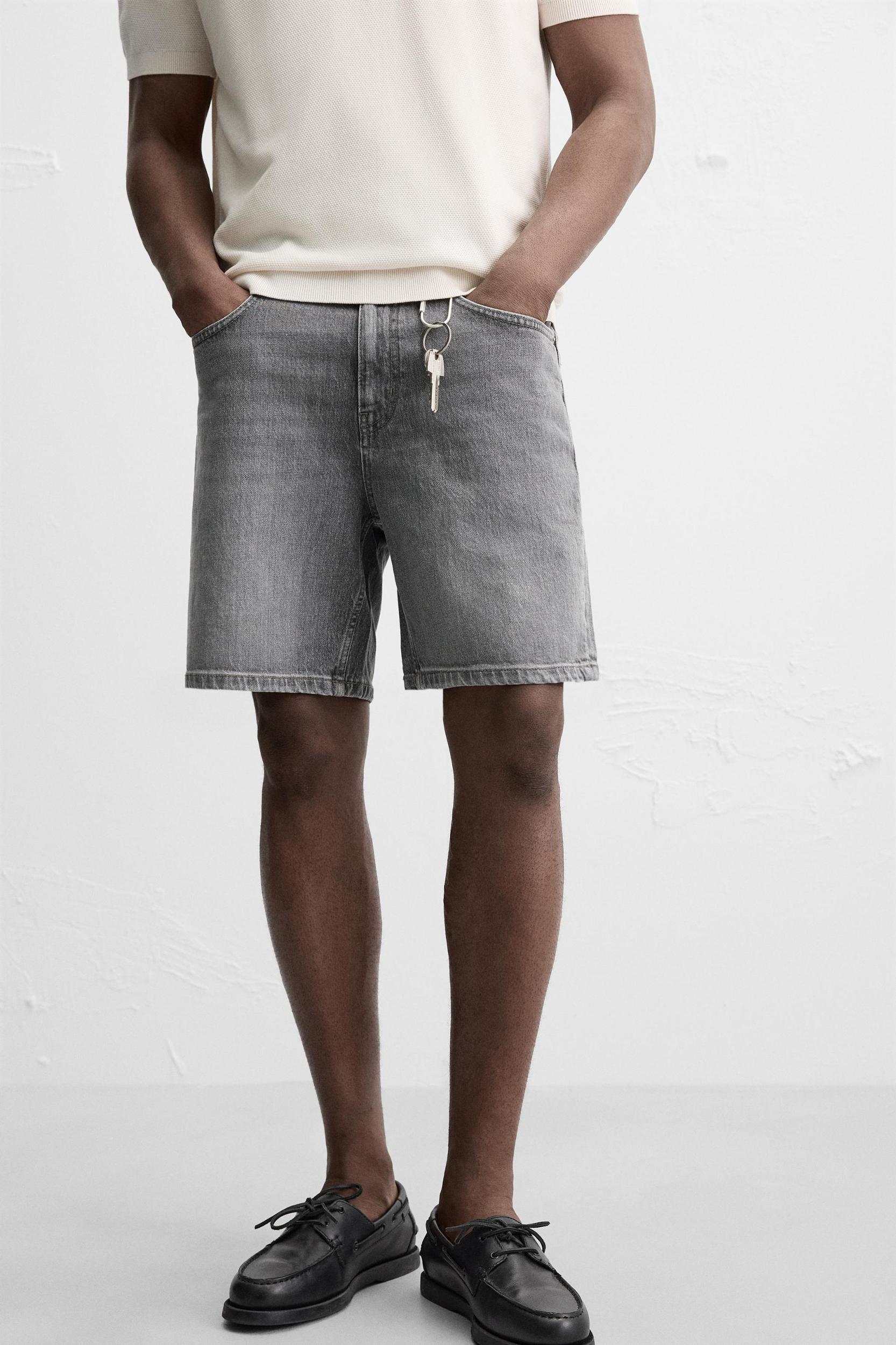 REGULAR FIT DENIM SHORTS Product Image