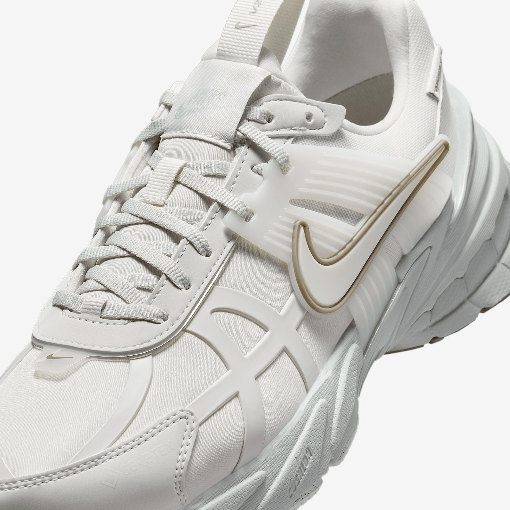 Nike Womens V2K Run GORE-TEX Waterproof Shoes | FZ2622-004 Product Image