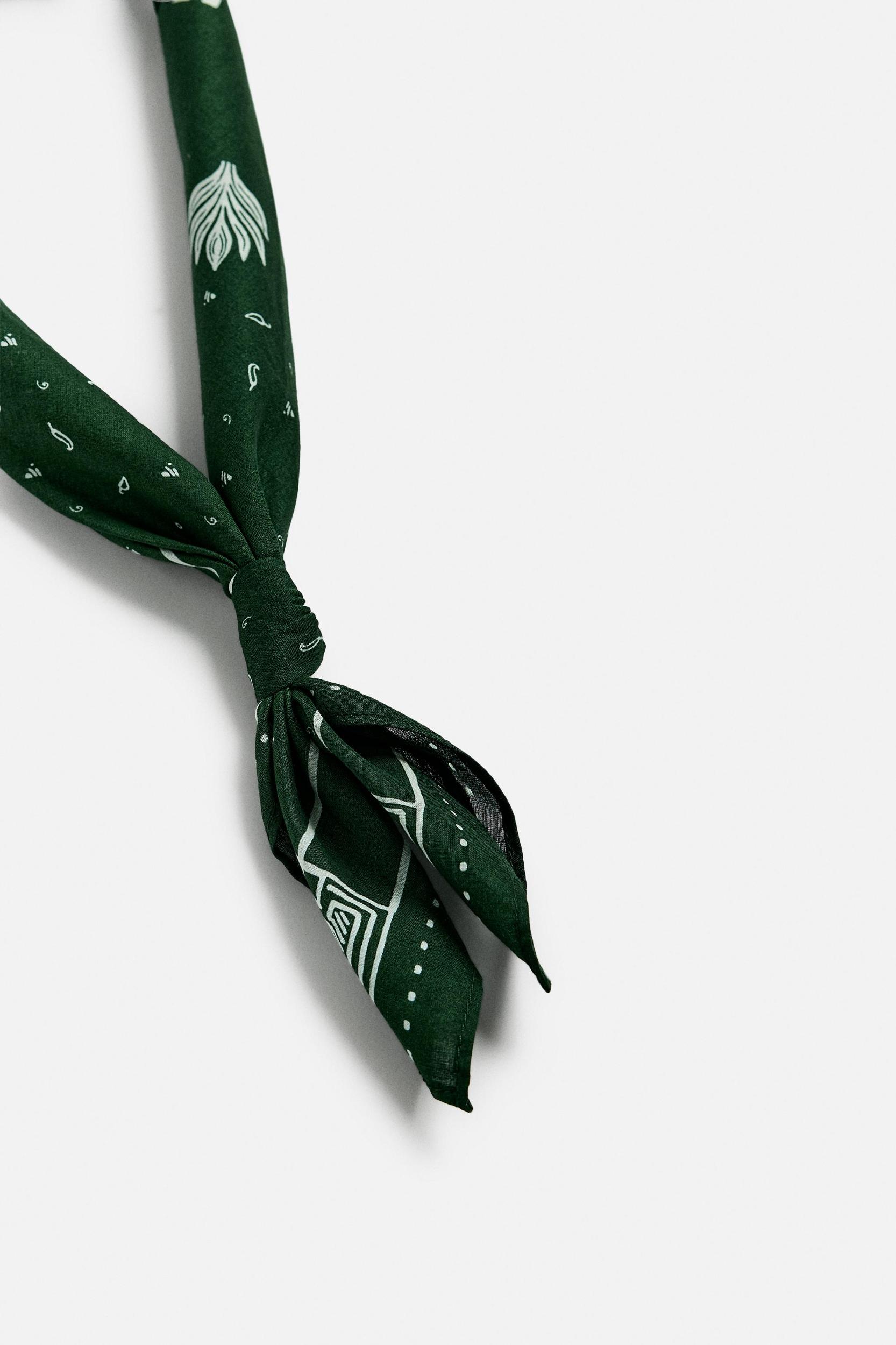 CONTRAST PRINT BANDANA Product Image