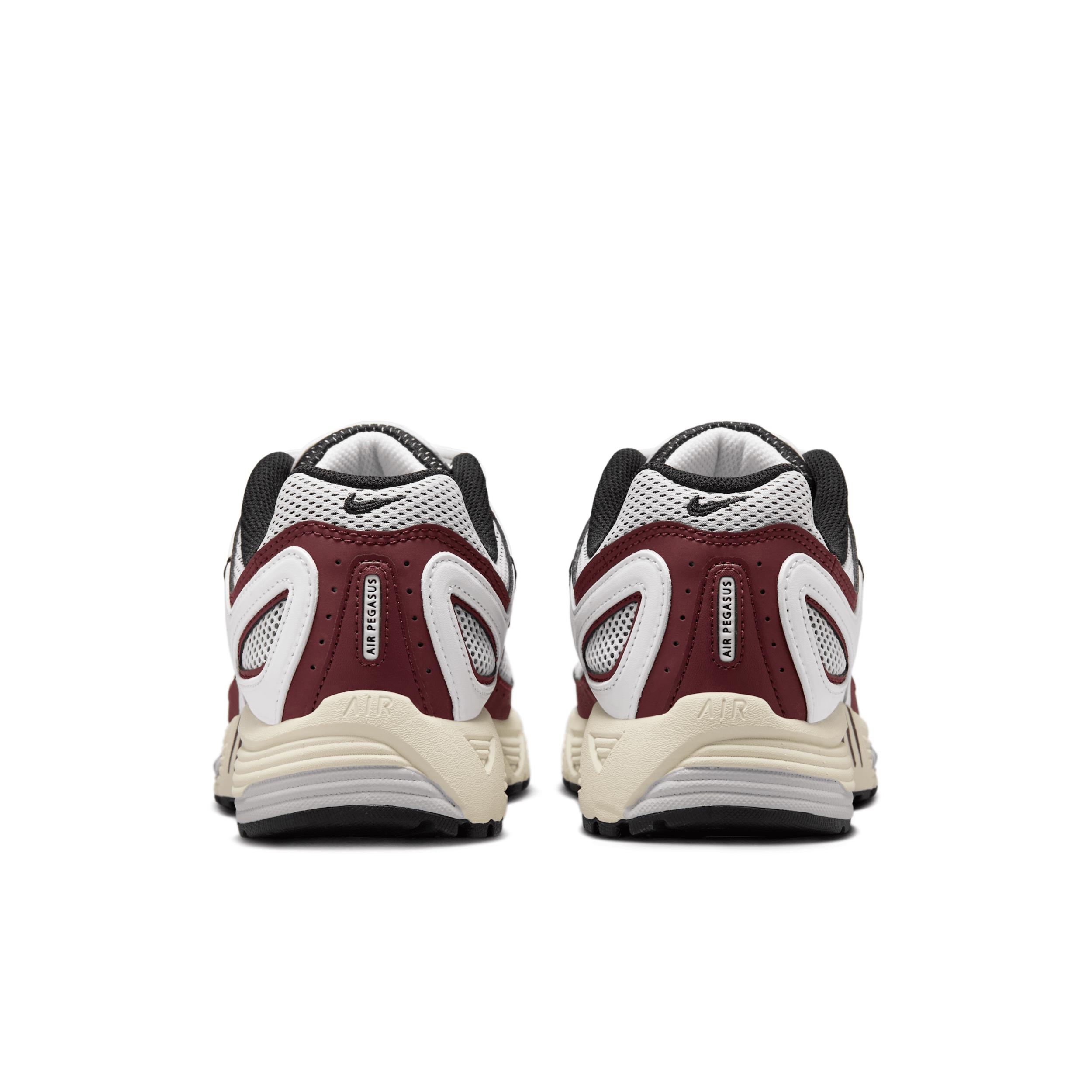 Nike Womens Air Pegasus 2005 Shoes | HQ5718-600 Product Image