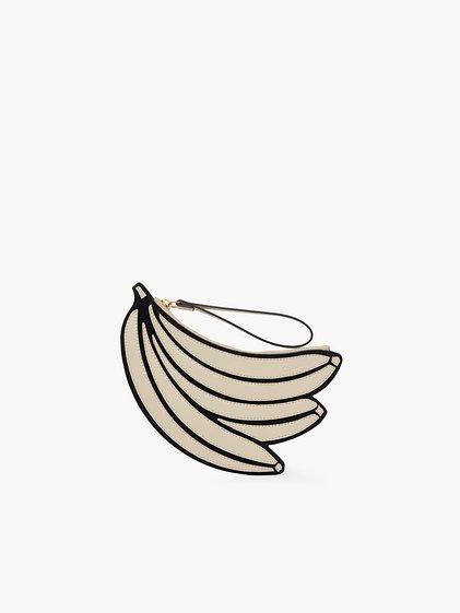 Banana flat pouch in grained leather Product Image
