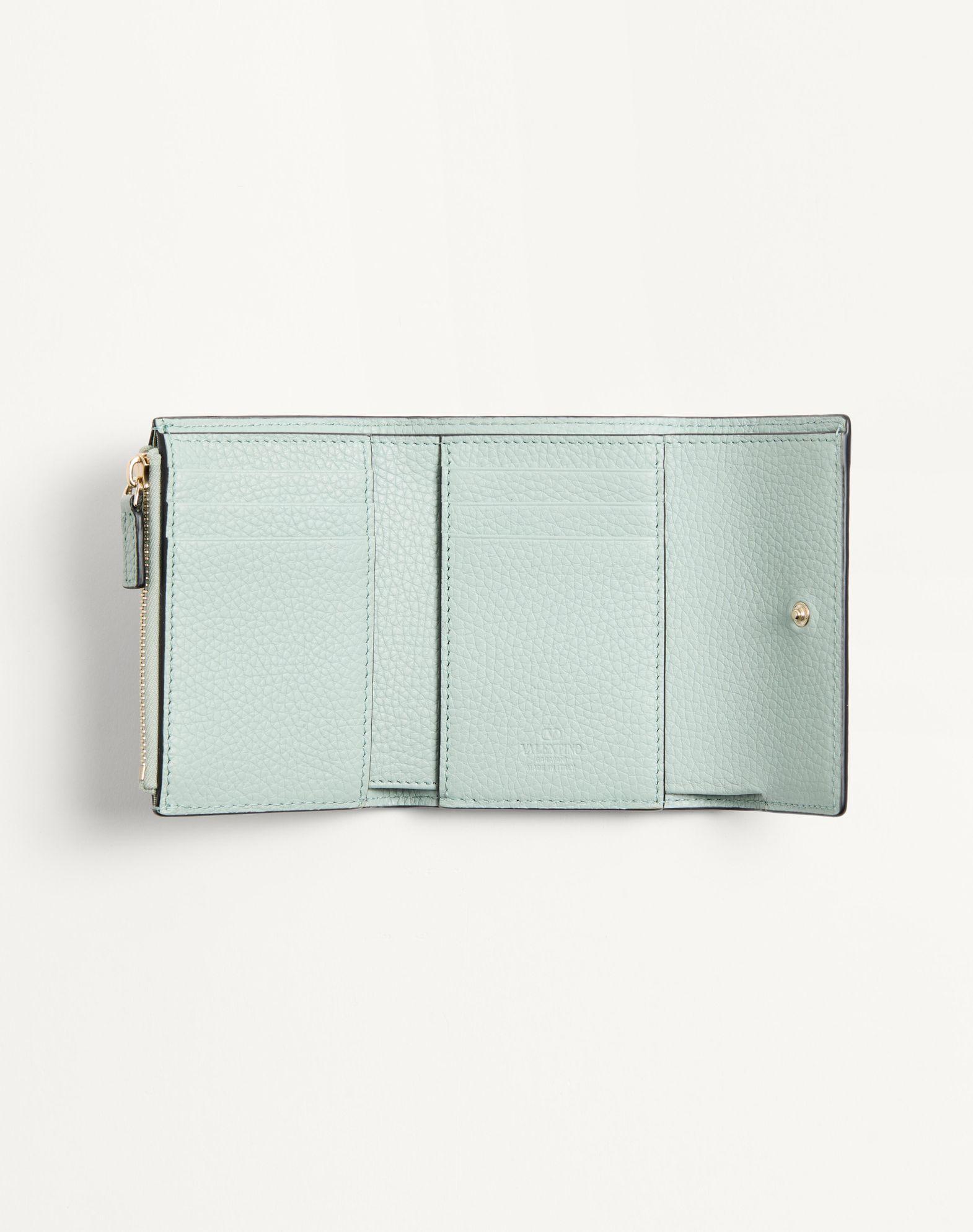 Rockstud Trifold Wallet In Grainy Calfskin Product Image