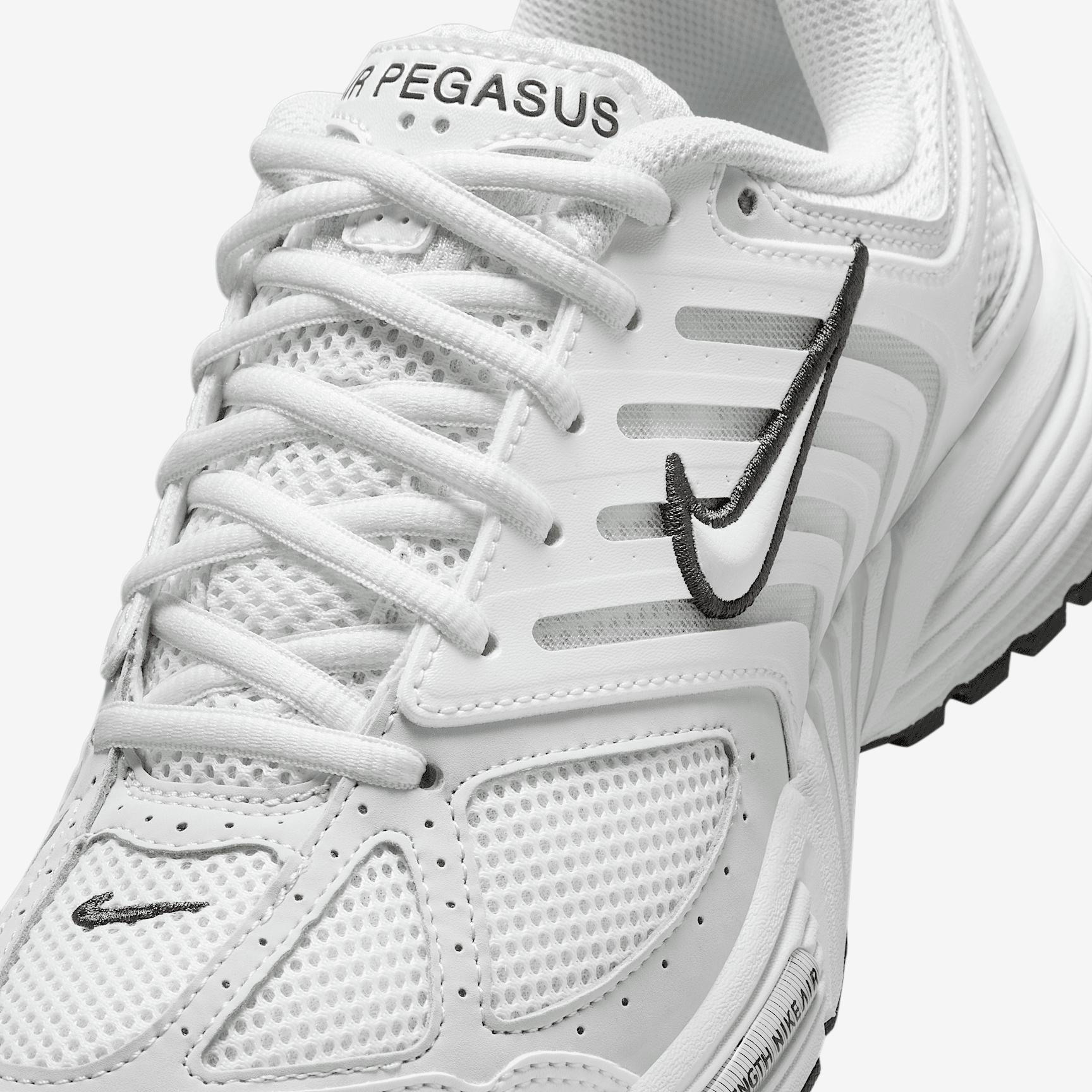 Nike Womens Air Pegasus 2005 Shoes | HQ5718-600 Product Image