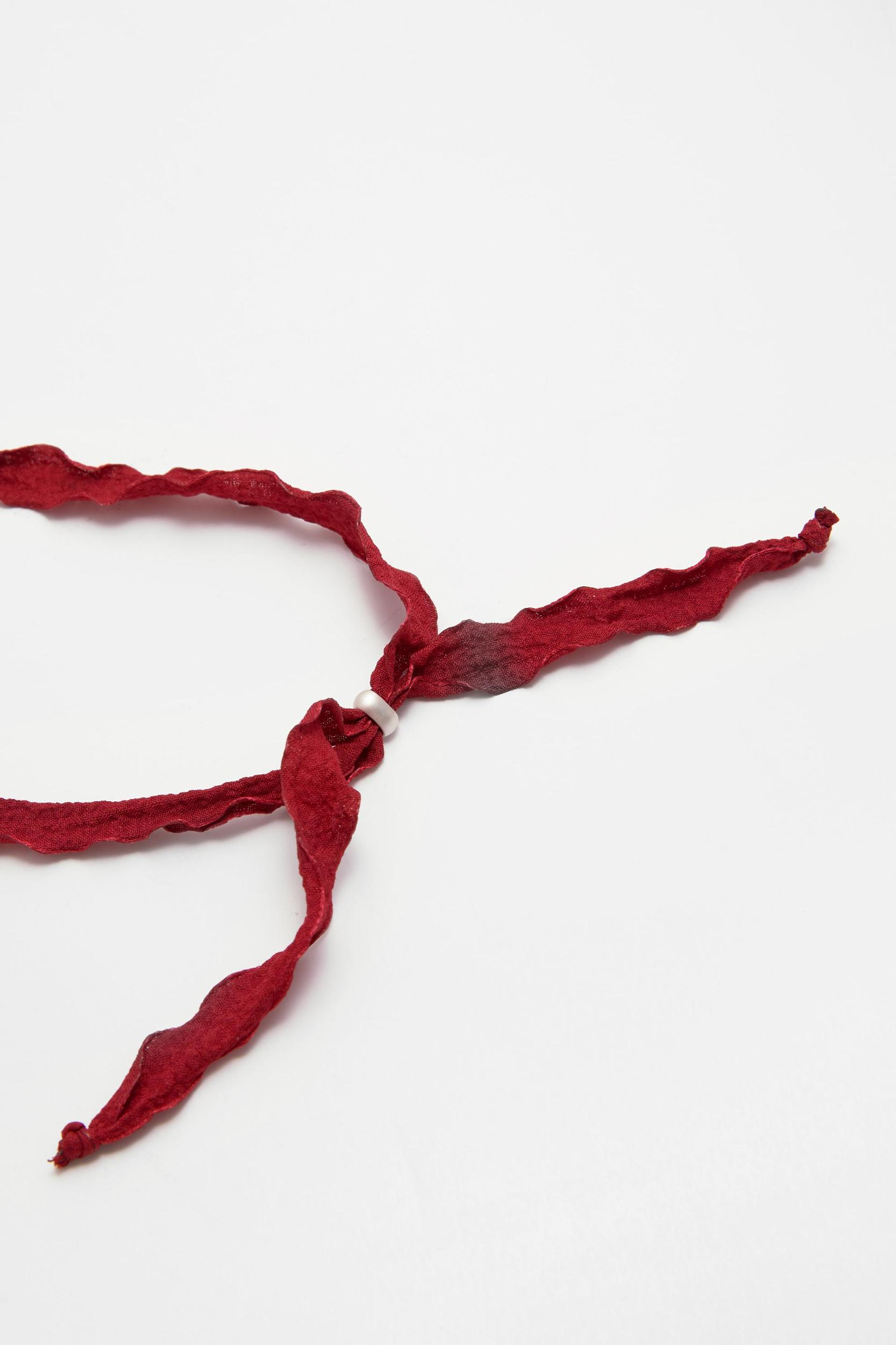 Metallic pendant necklace Product Image