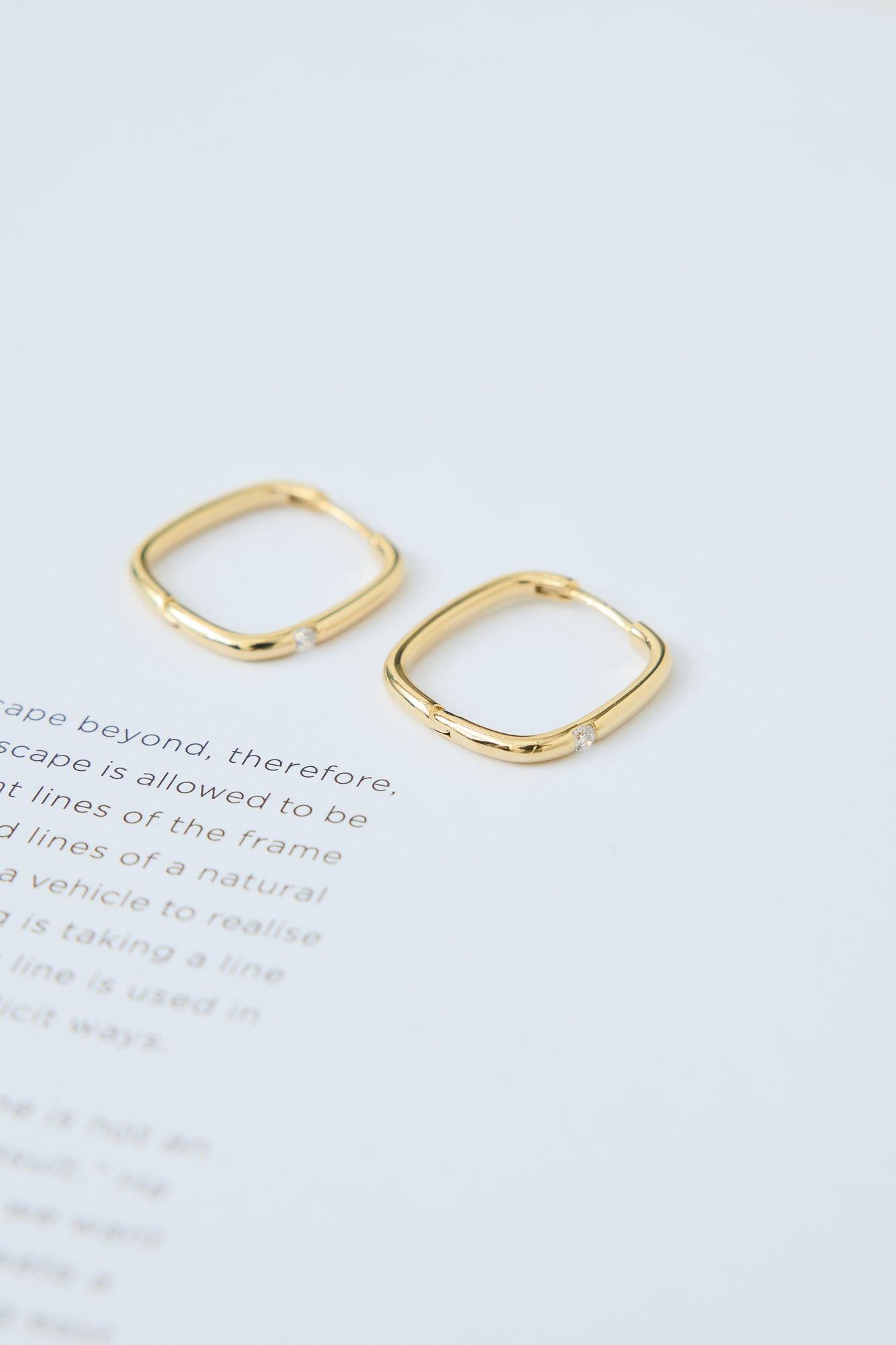 Simple Dream Earrings Gold Product Image