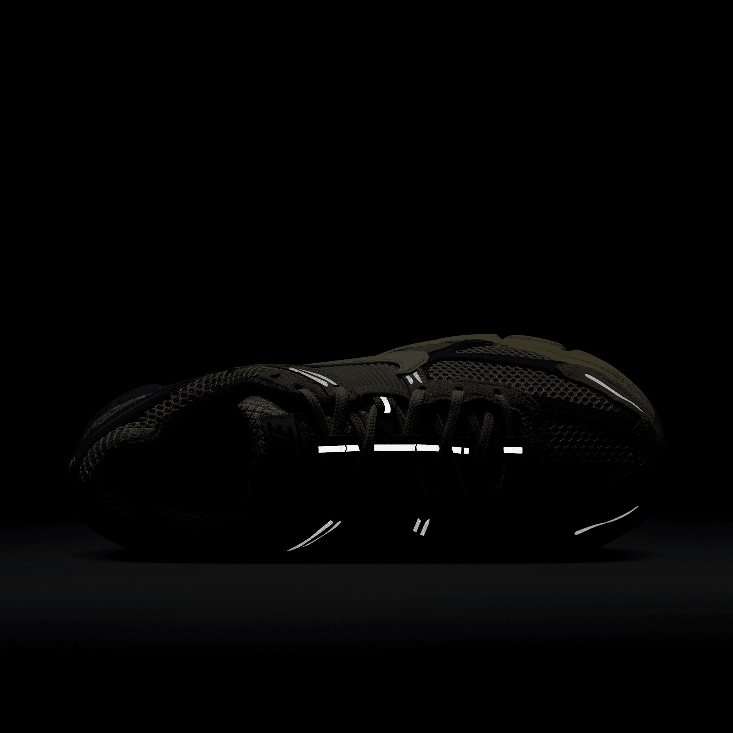 Nike Women's Zoom Vomero 5 Shoes Product Image