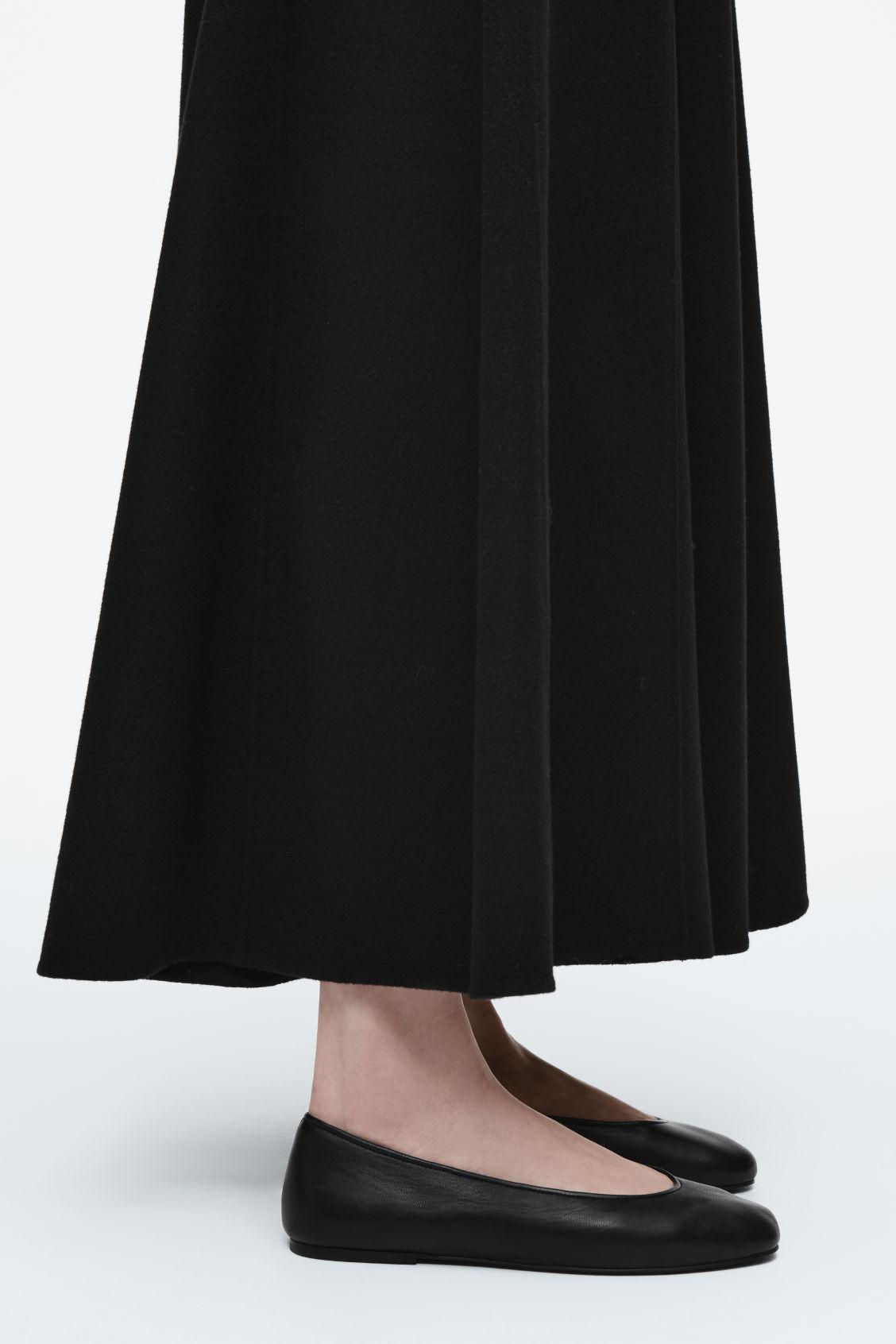 LEATHER BALLERINA FLATS Product Image