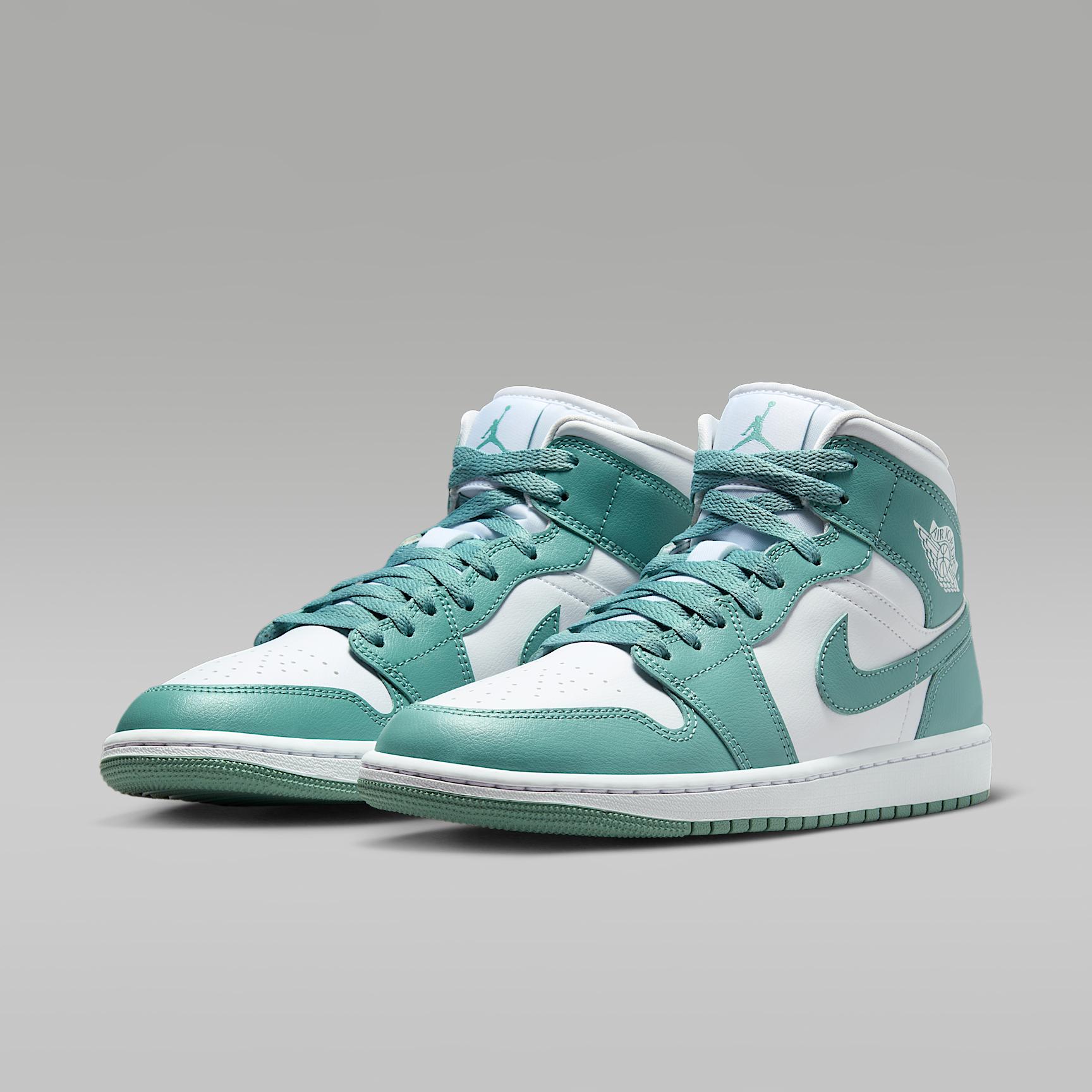 Women's Air Jordan 1 Mid Shoes Product Image