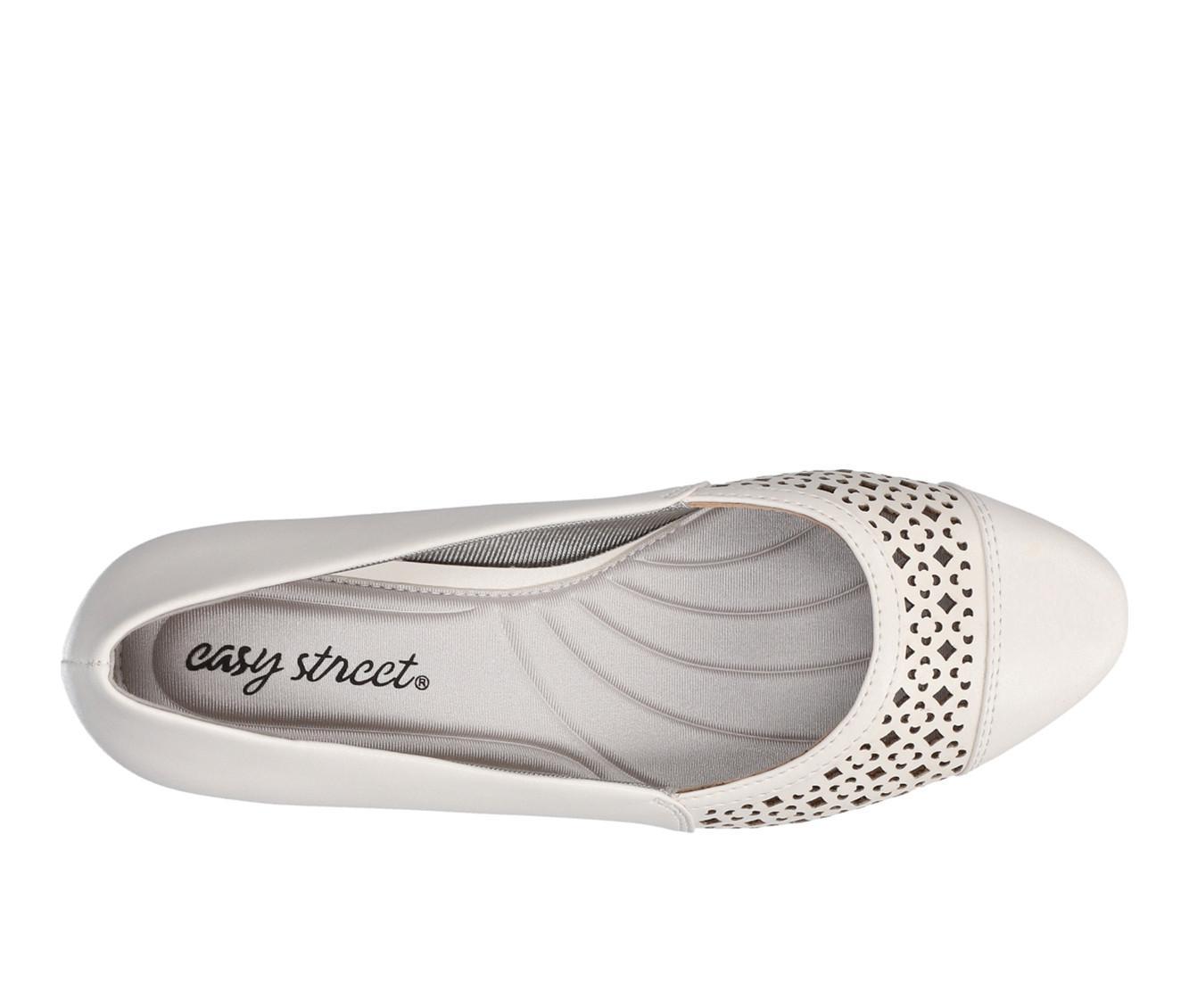 Women's Easy Street Neva Pumps Product Image