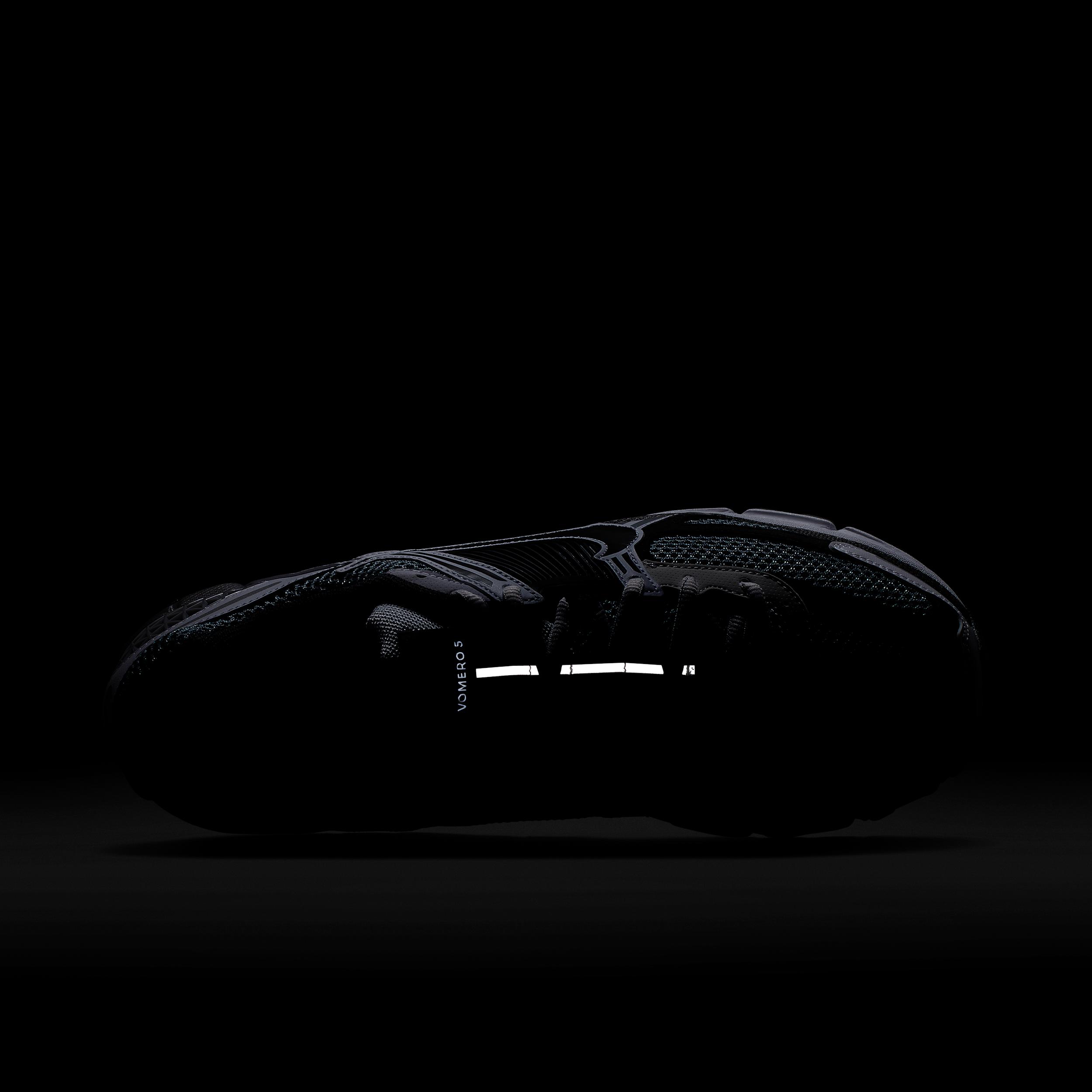 Nike Mens Zoom Vomero 5 SE SP Shoes | CI1694-001 Product Image