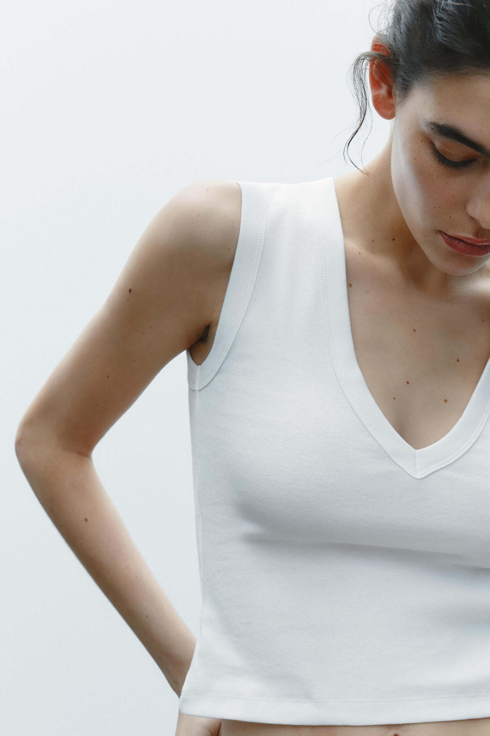 V-NECK TOP Product Image