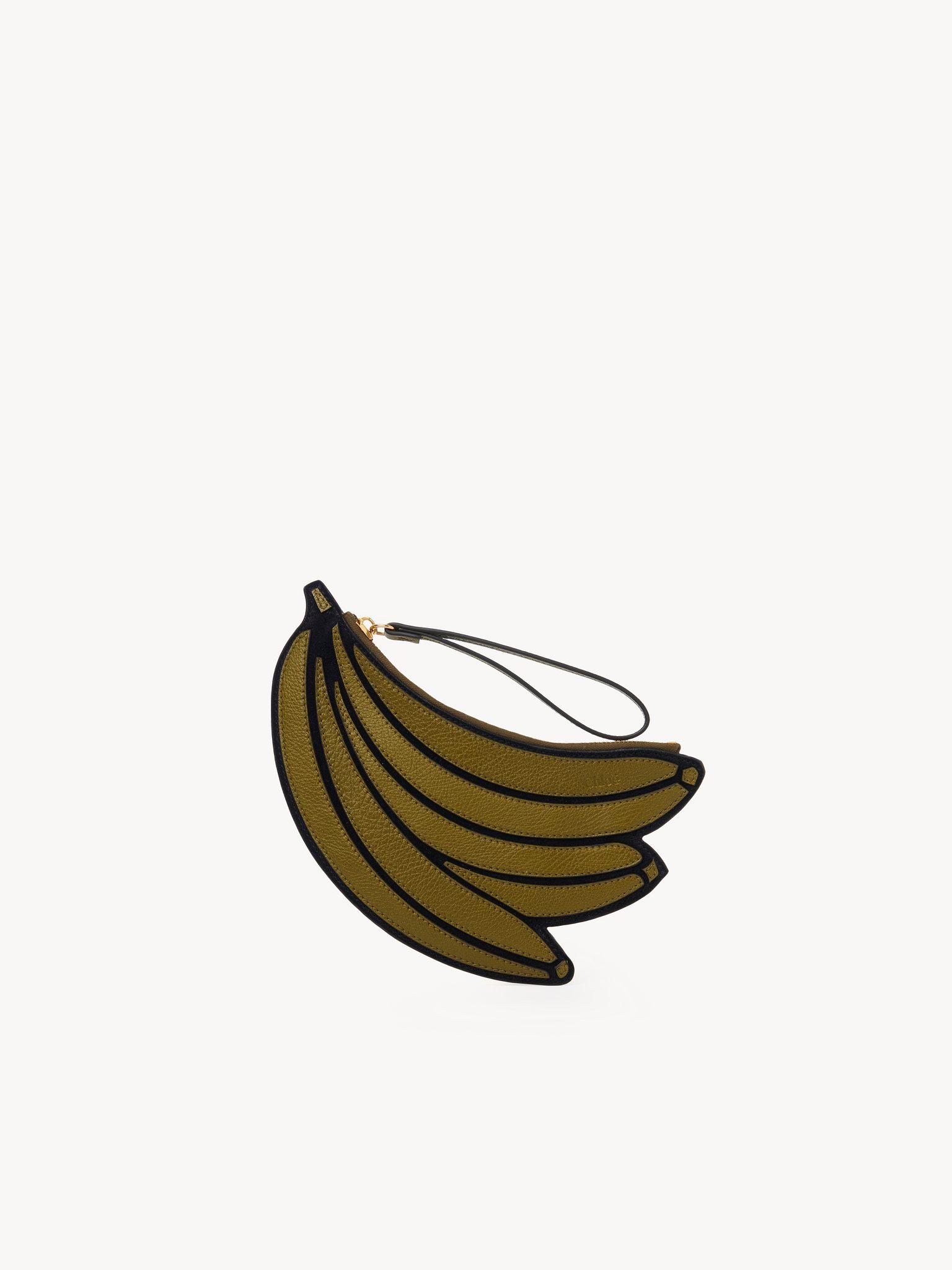 Banana flat pouch in grained leather Product Image