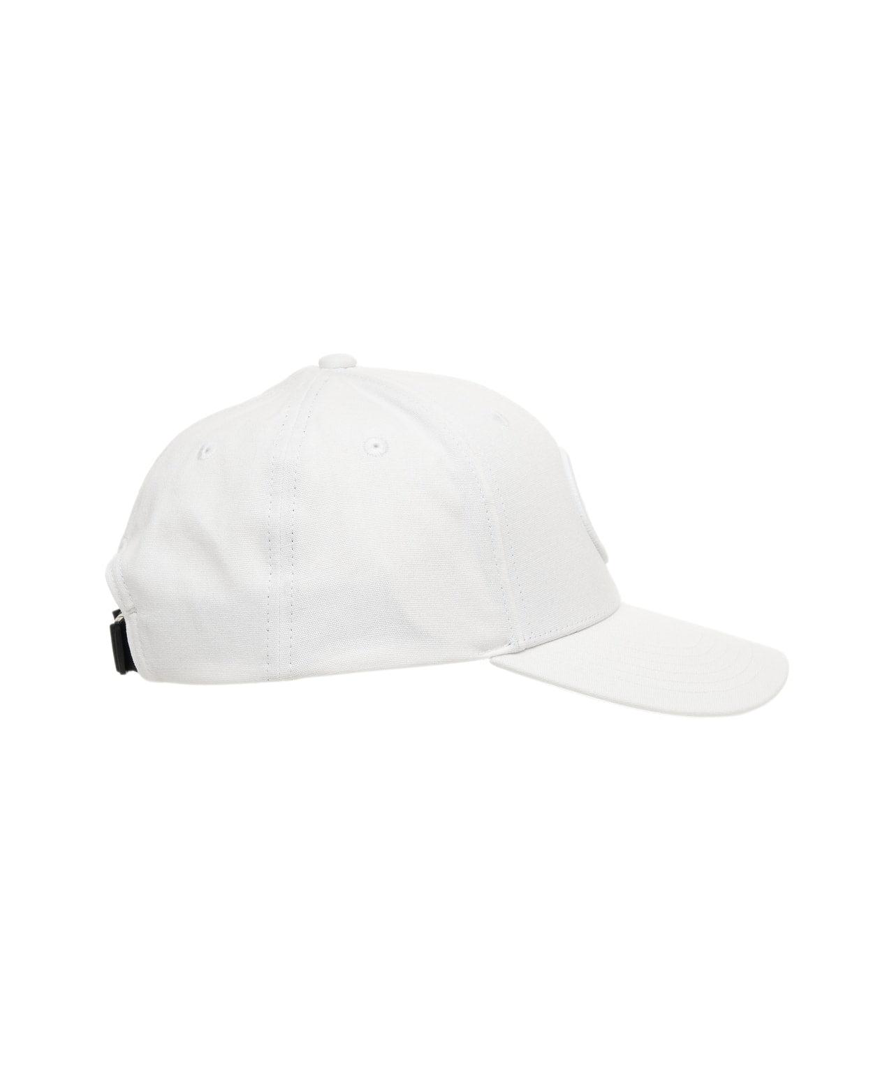 Baseball cap with logo embroidery Product Image