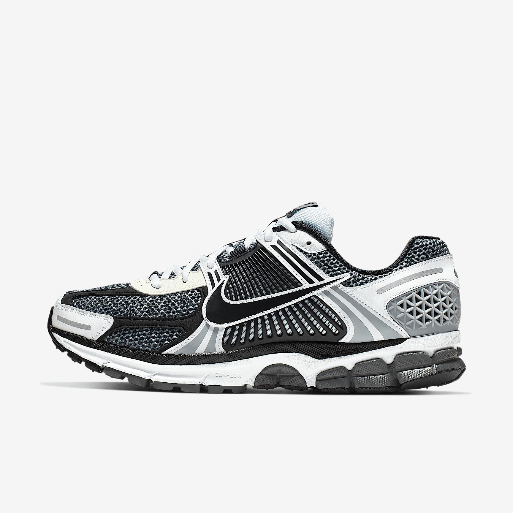 Nike Men's Zoom Vomero 5 Shoes Product Image