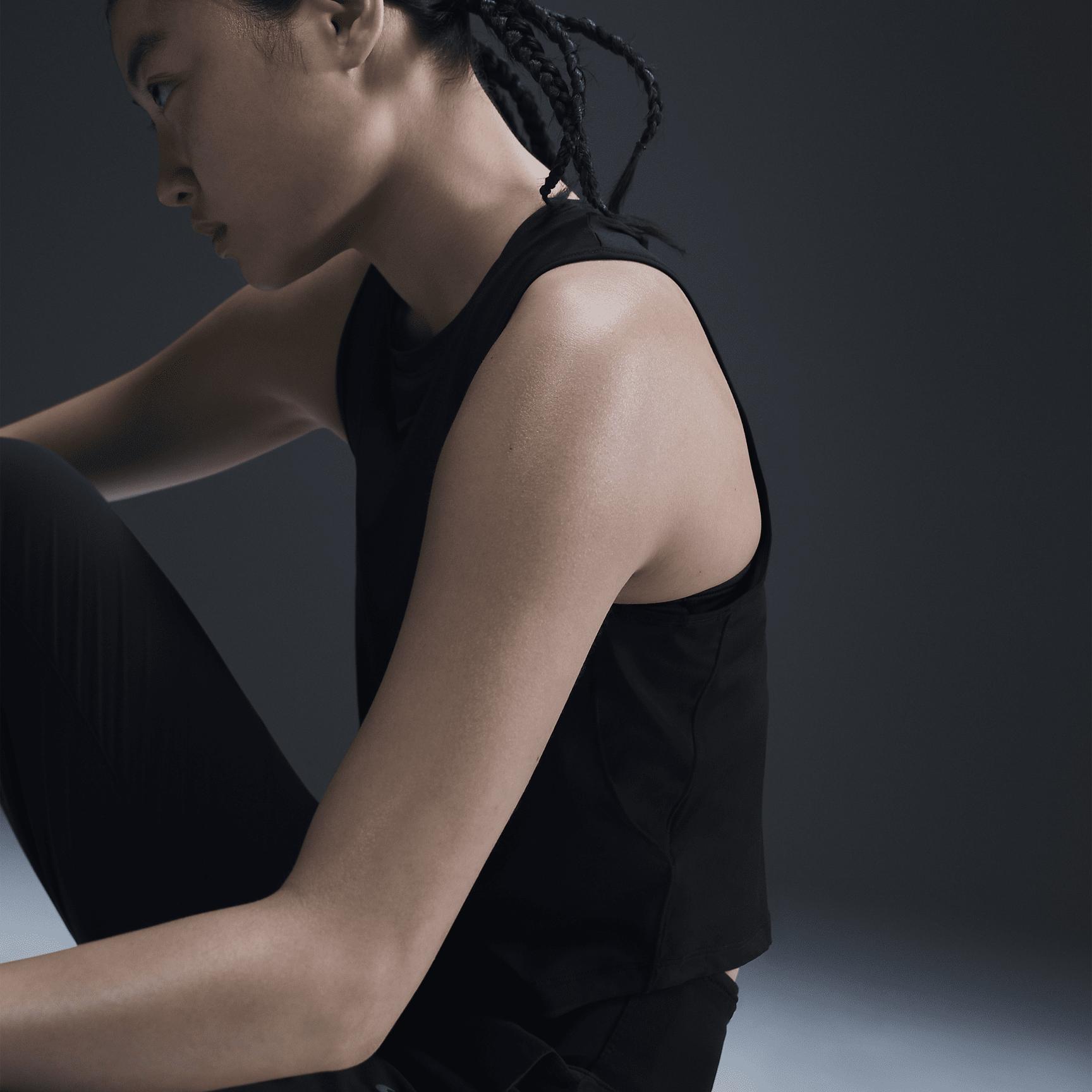 Nike One Classic Women's Dri-FIT Cropped Tank Top Product Image