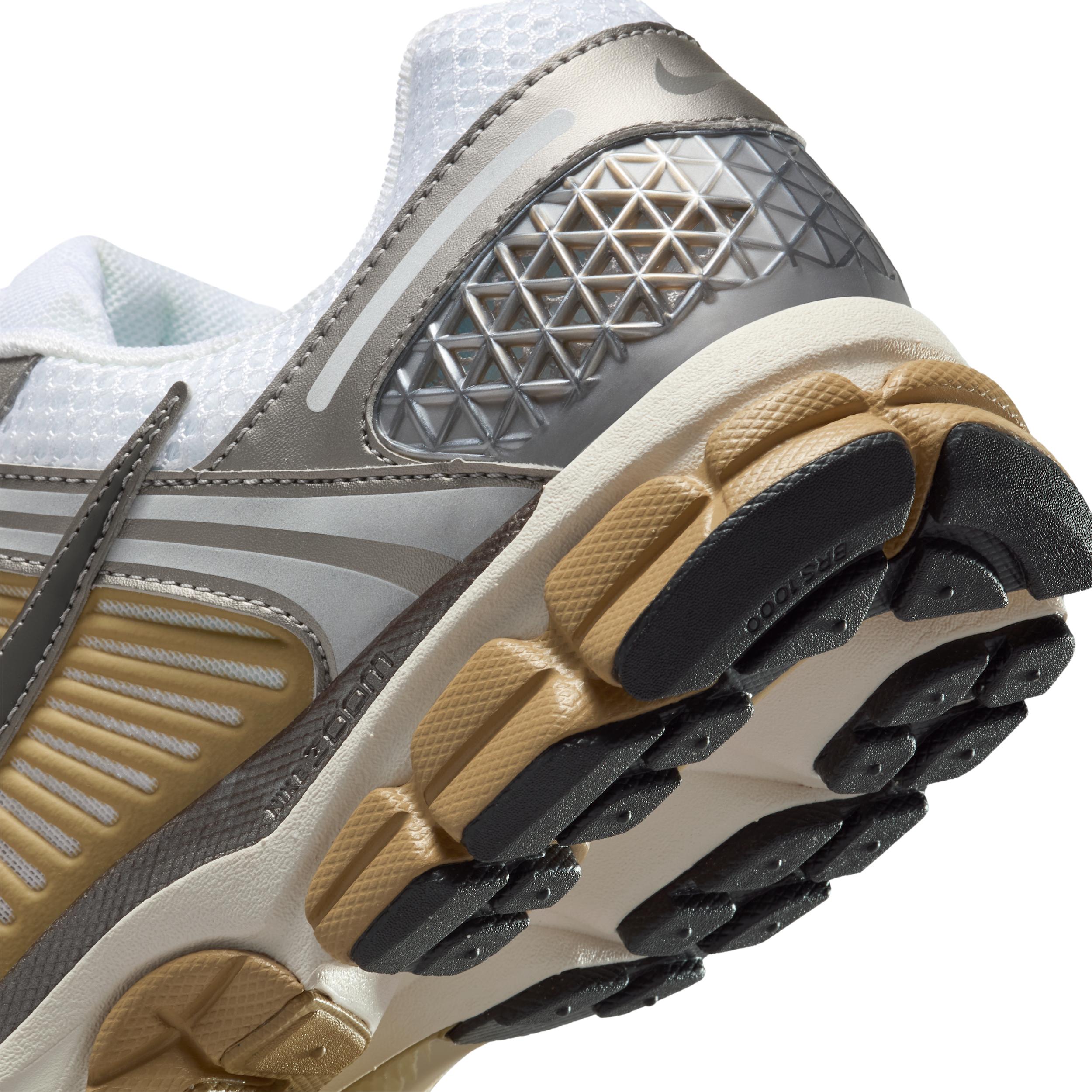 Nike Men's Zoom Vomero 5 Shoes Product Image