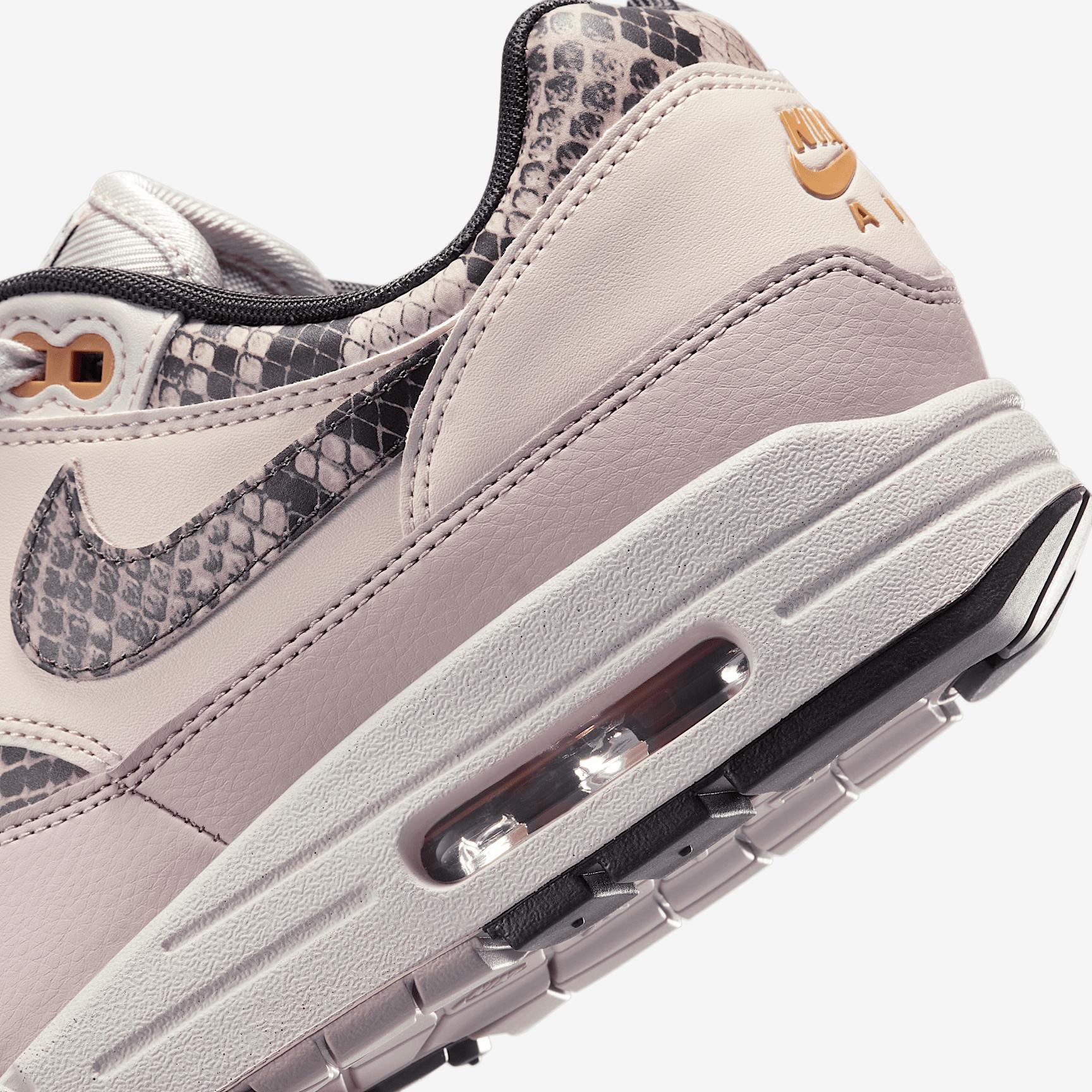 Nike Womens Air Max 1 87 Shoes | HF5338-100 Product Image