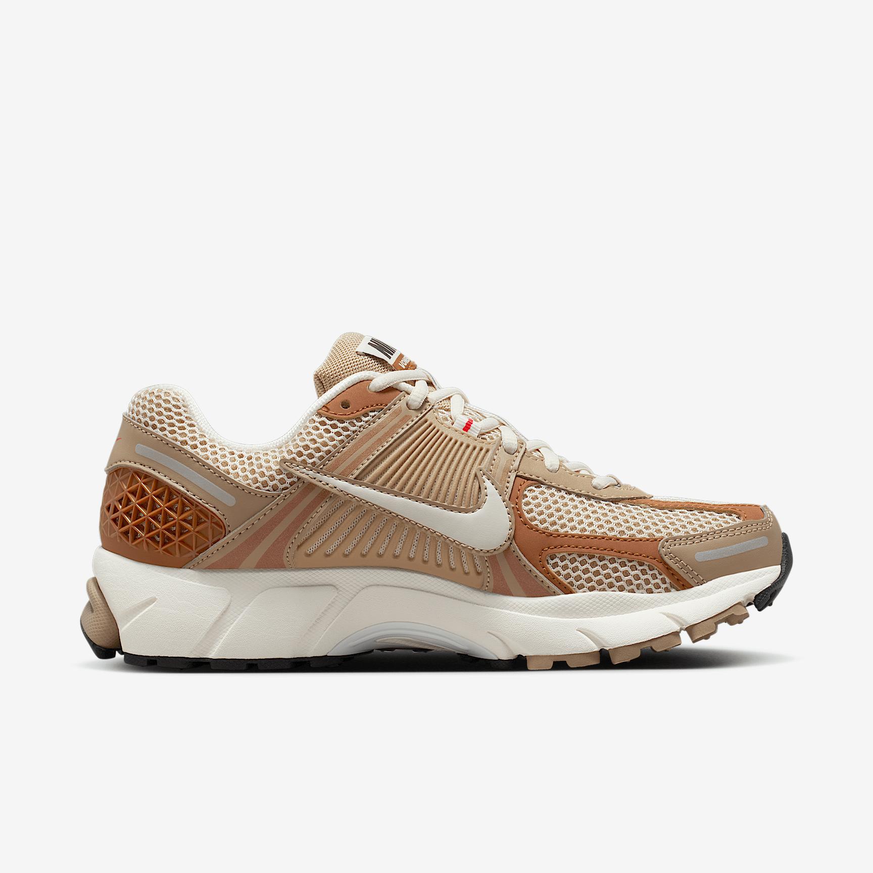 Nike Womens Zoom Vomero Shoes | HV0826-247 Product Image