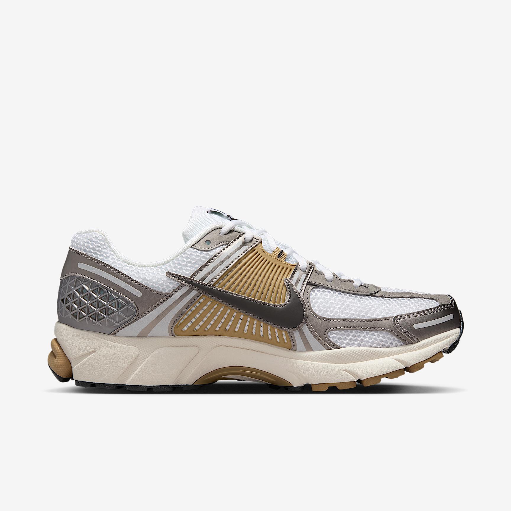 Nike Men's Zoom Vomero 5 Shoes Product Image
