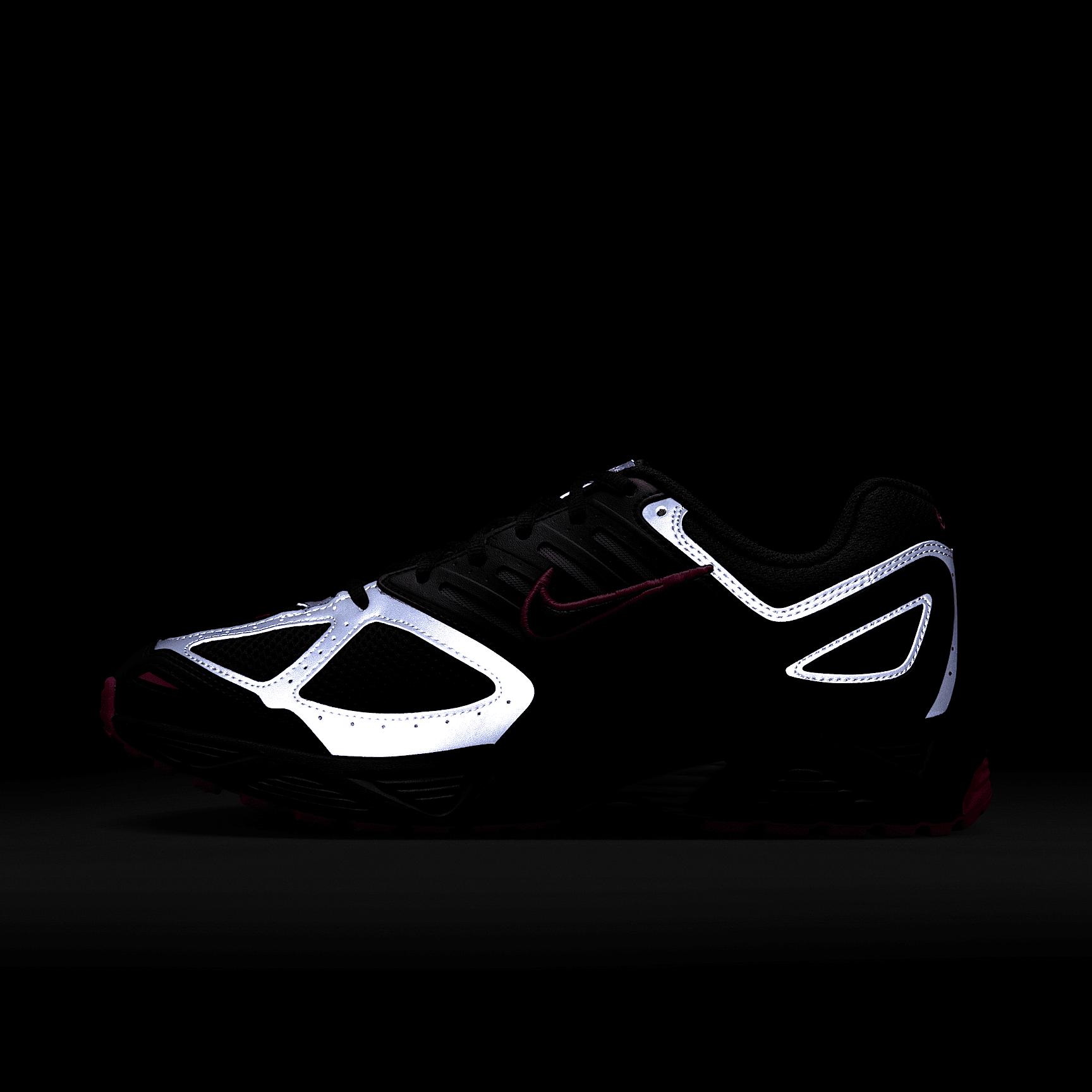 Nike Men's Air Pegasus 2005 Shoes Product Image