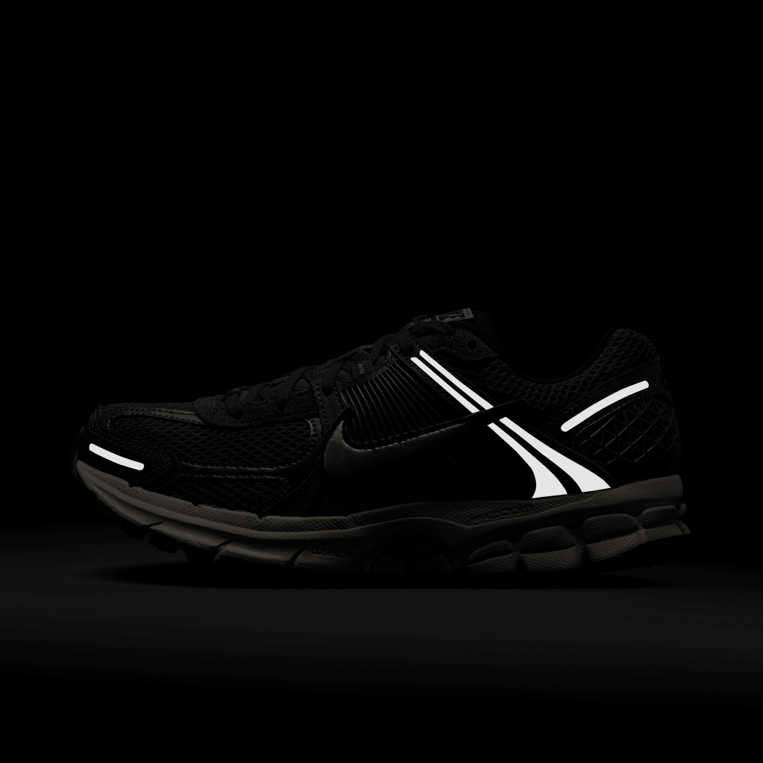 Nike Women's Zoom Vomero 5 Shoes Product Image