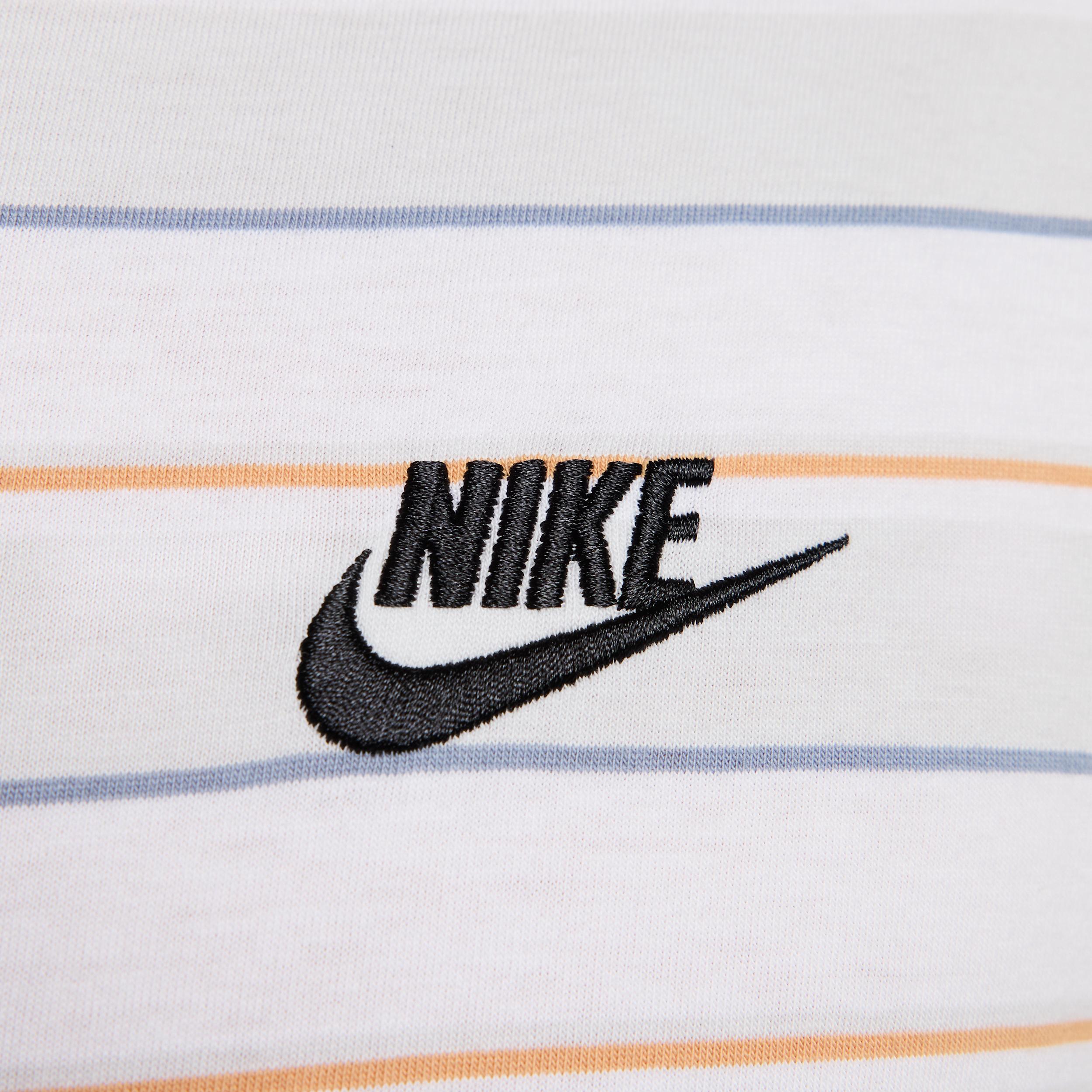 Nike Men's Club T-Shirt Product Image