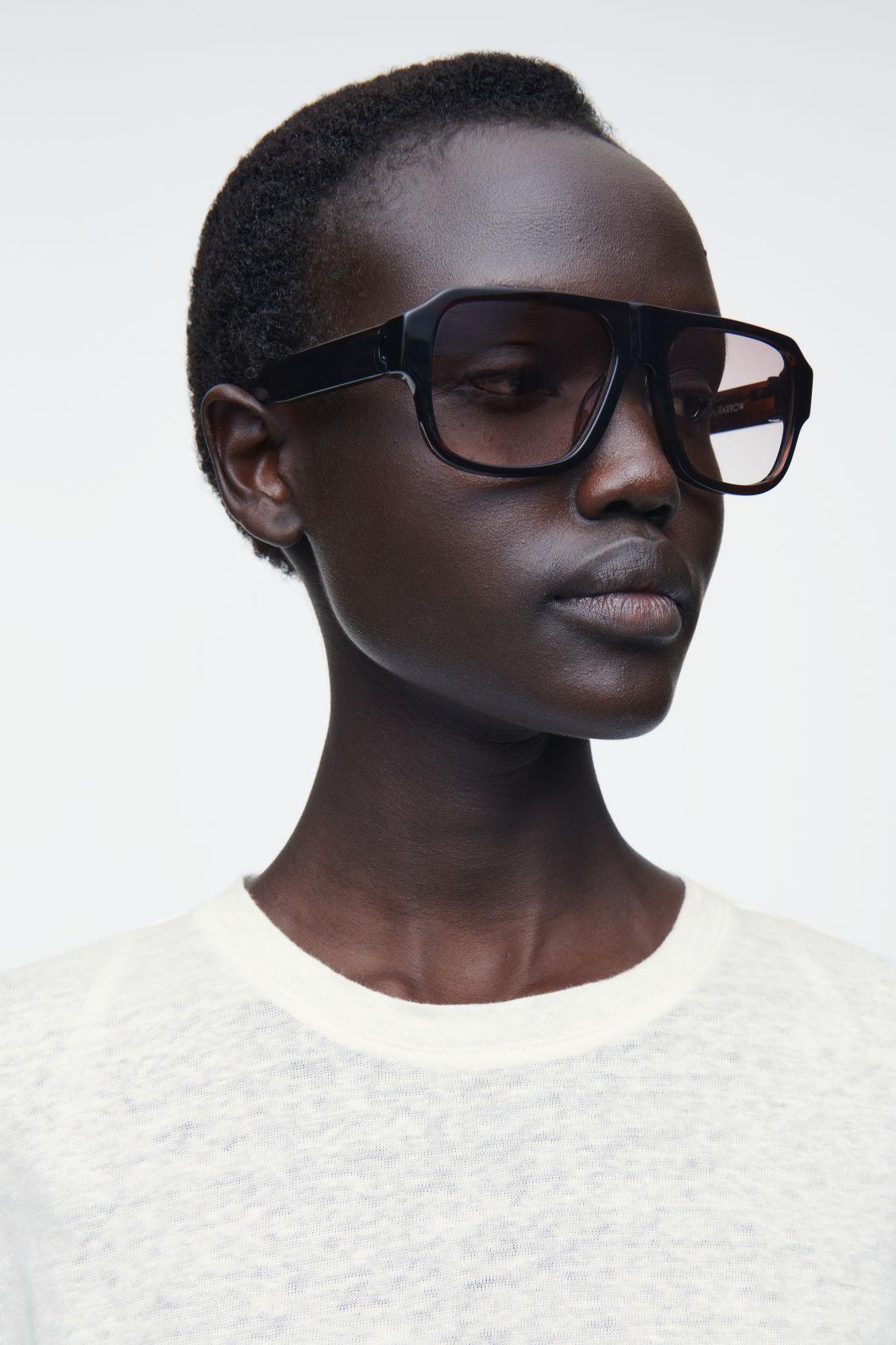 CREW-NECK LINEN T-SHIRT Product Image