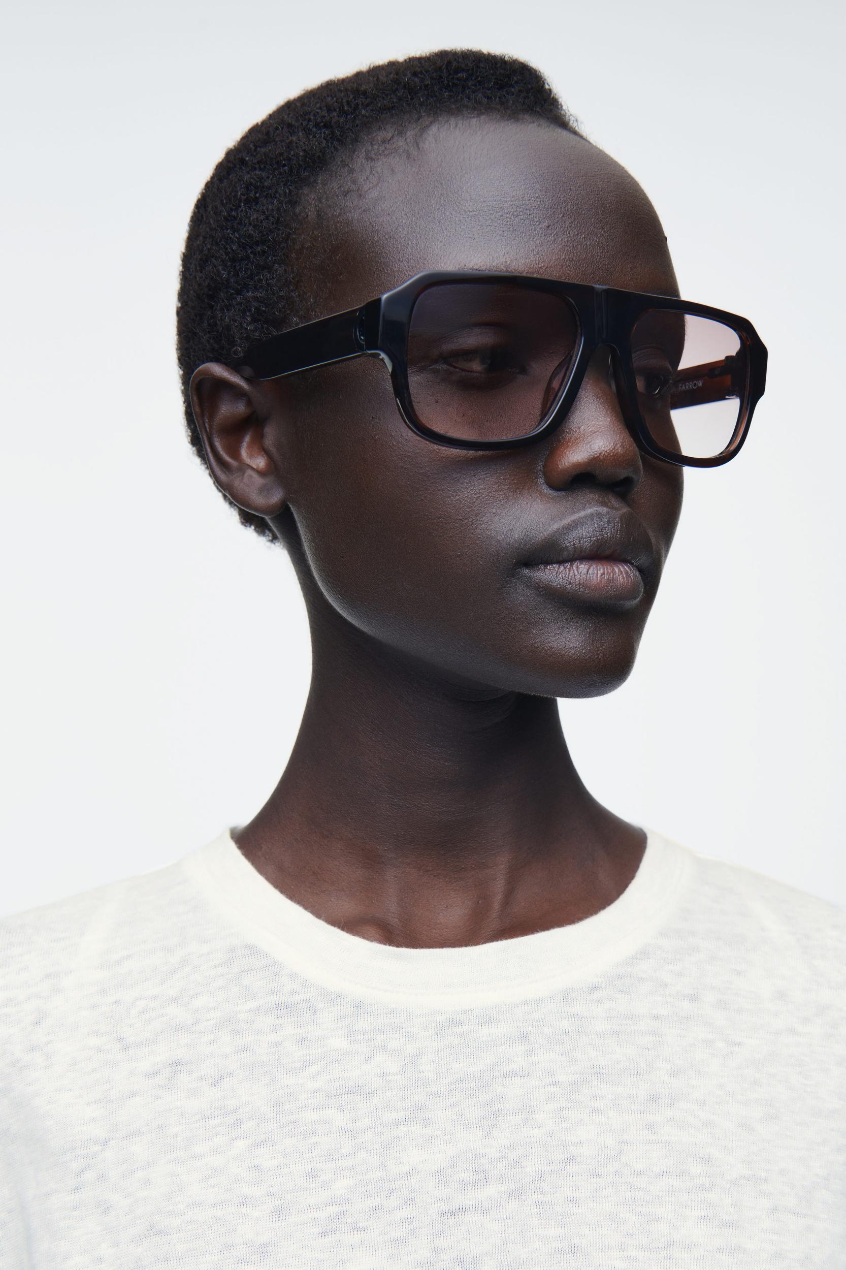 CREW-NECK LINEN T-SHIRT Product Image