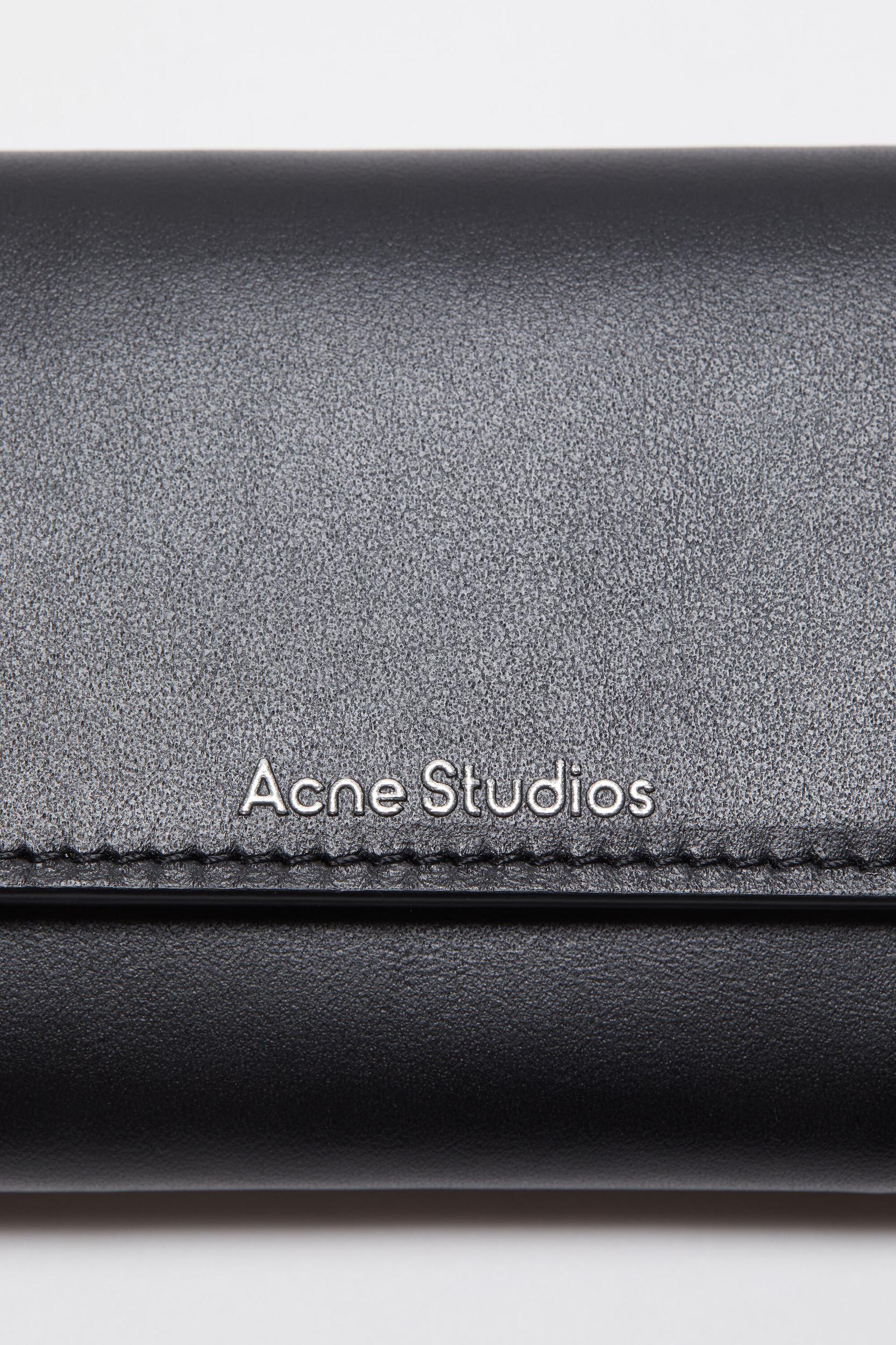 Trifold leather wallet Product Image