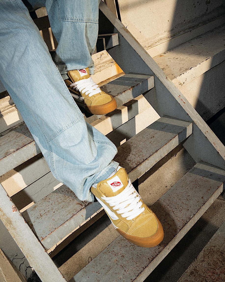 Knu Mid Suede Shoe in Khaki Brown / Gum| Vans US Product Image