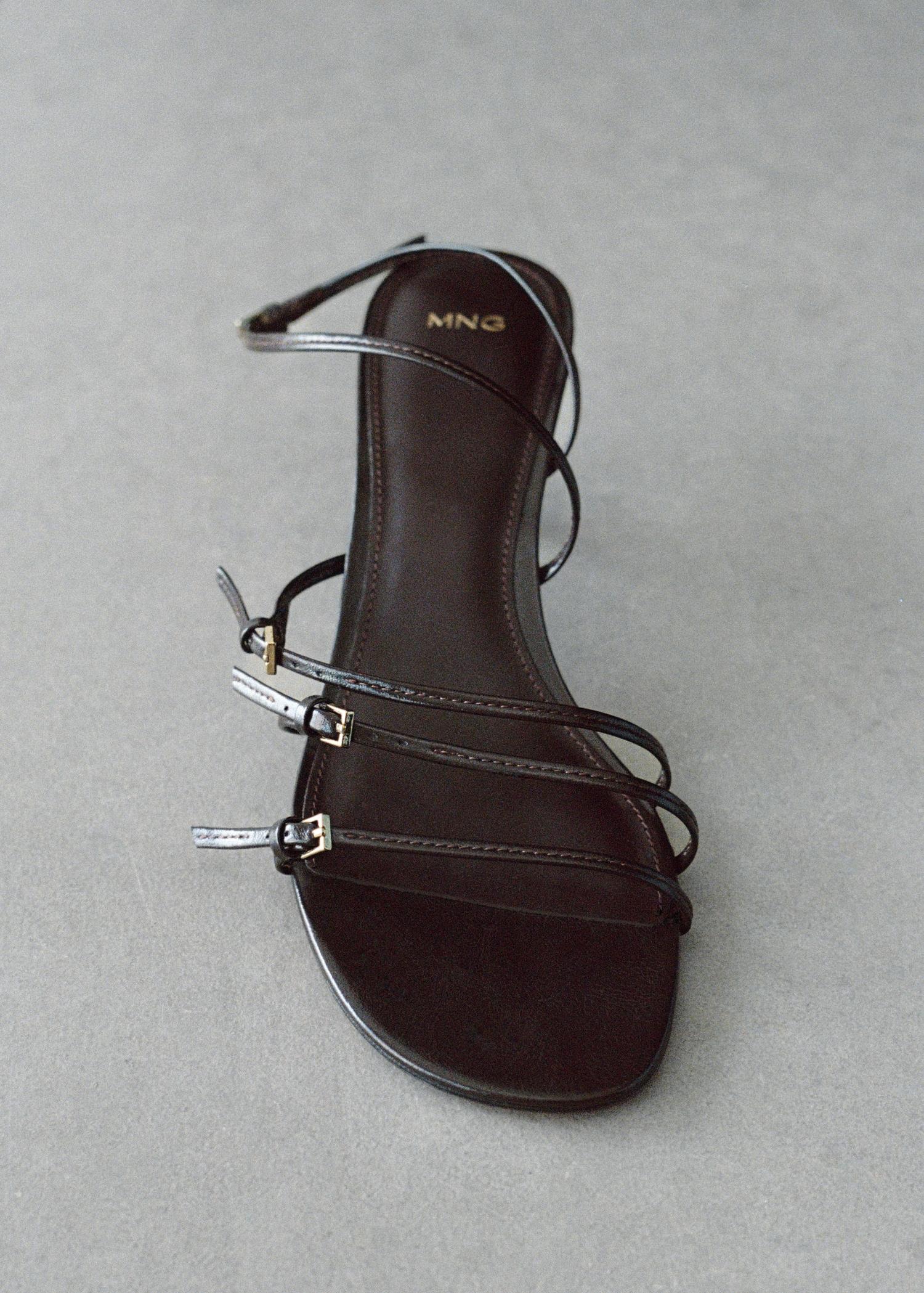 Kitten-heel sandals with buckle - Women | MANGO USA Product Image