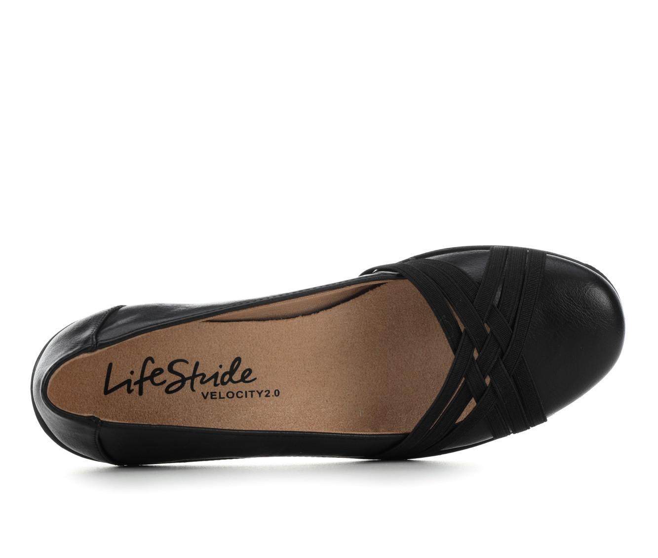 Women's LifeStride Incredible 2 Low Wedge Pumps Product Image