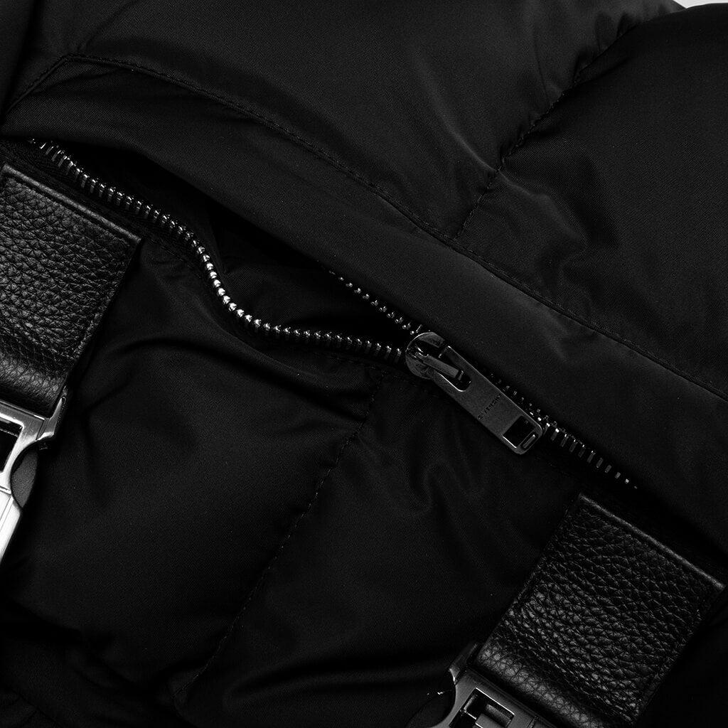 Sleeveless w/ Metallic Details Puffer Jacket - Black Male Product Image