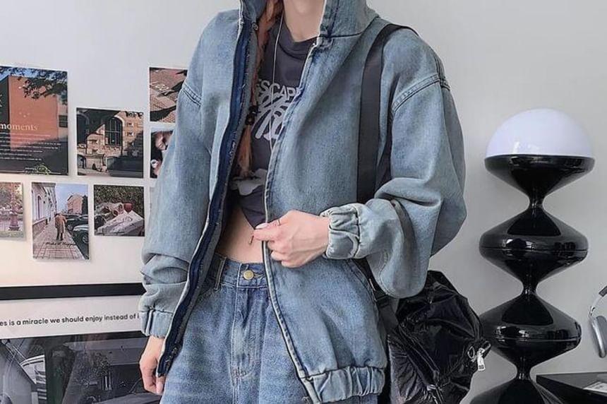 Low-Waist Wide-Leg Jeans Product Image