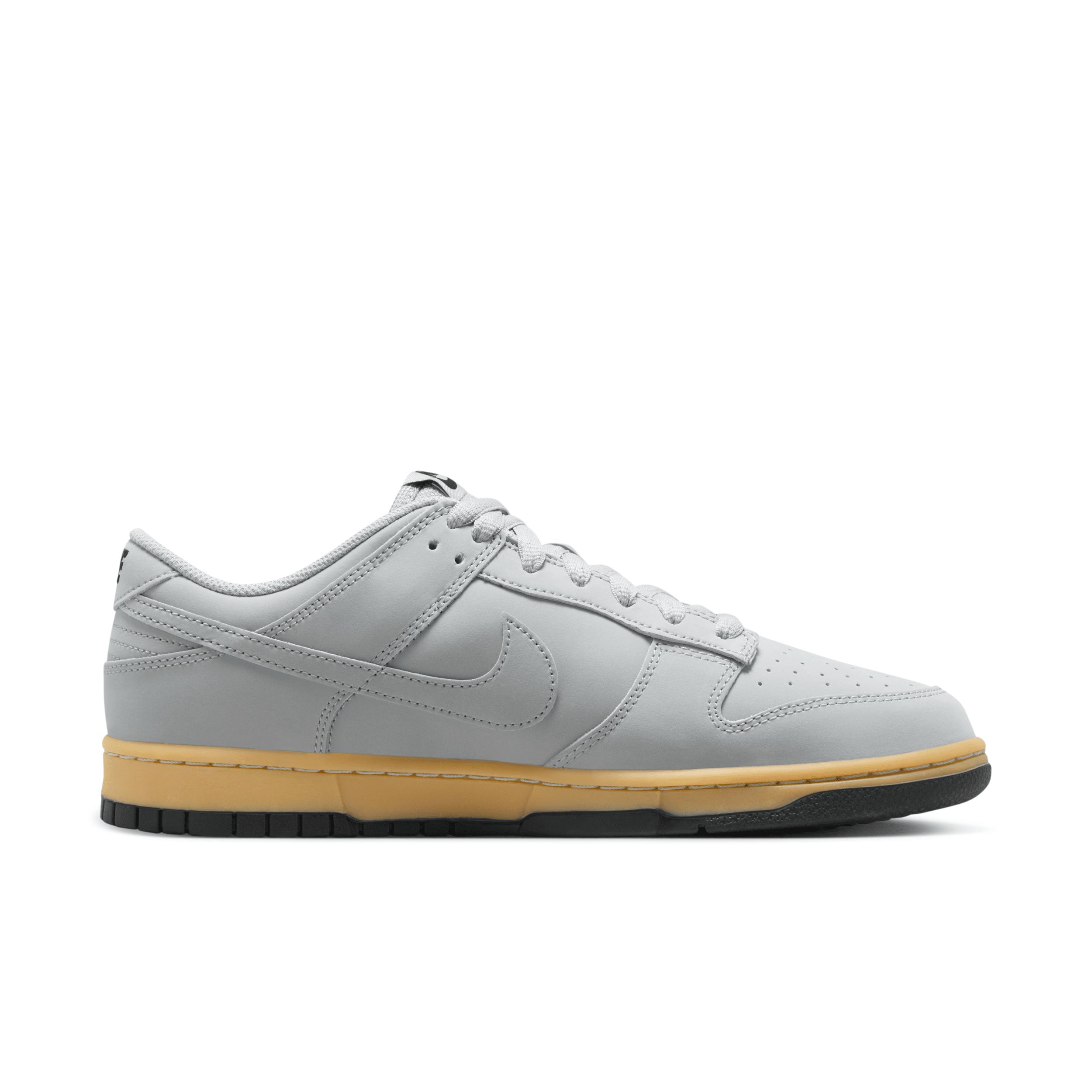 Nike Men's Dunk Low Retro SE Shoes Product Image