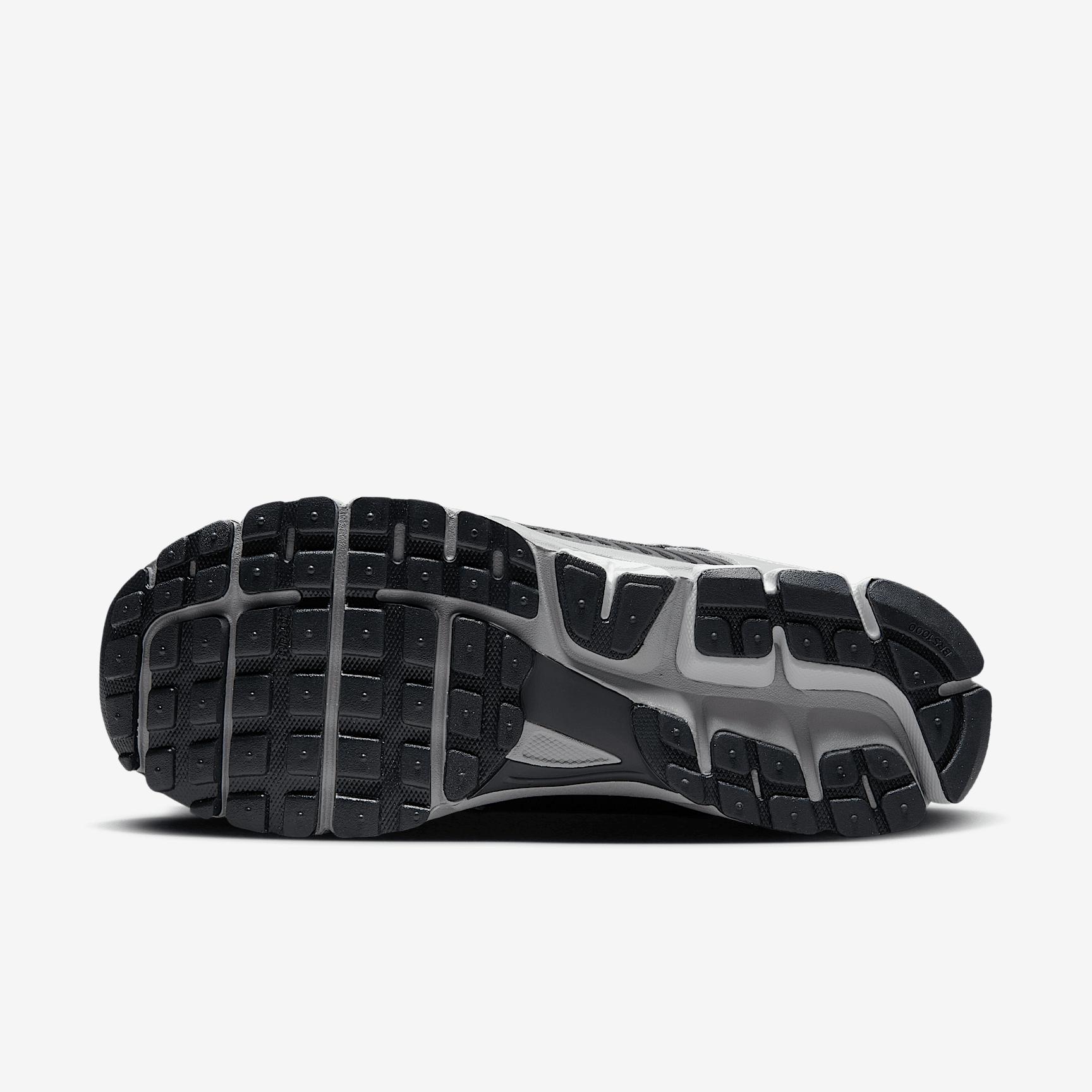 Nike Mens Zoom Vomero 5 Shoes | IB4004-701 Product Image