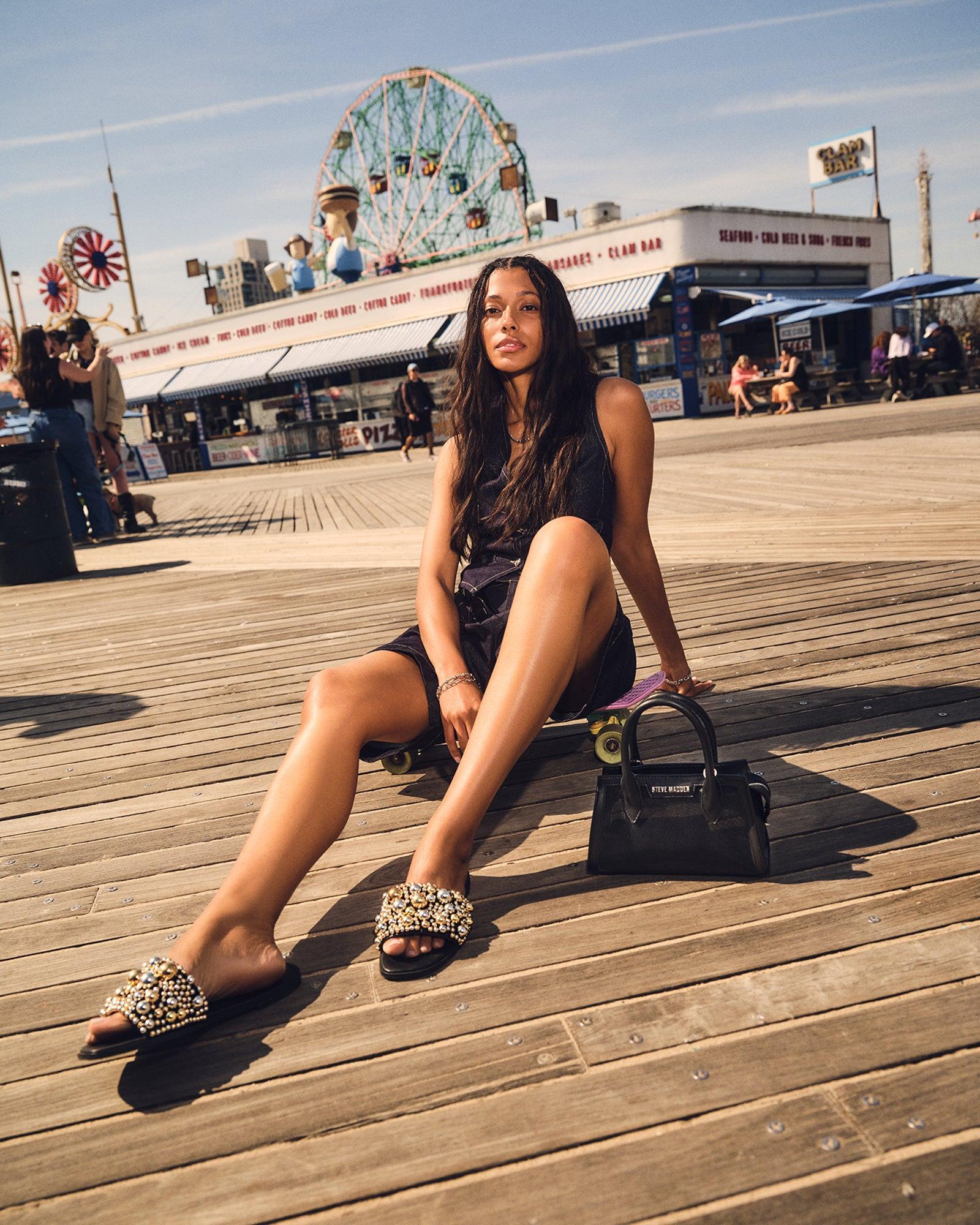 PEACHY BAG BLACK Female Product Image