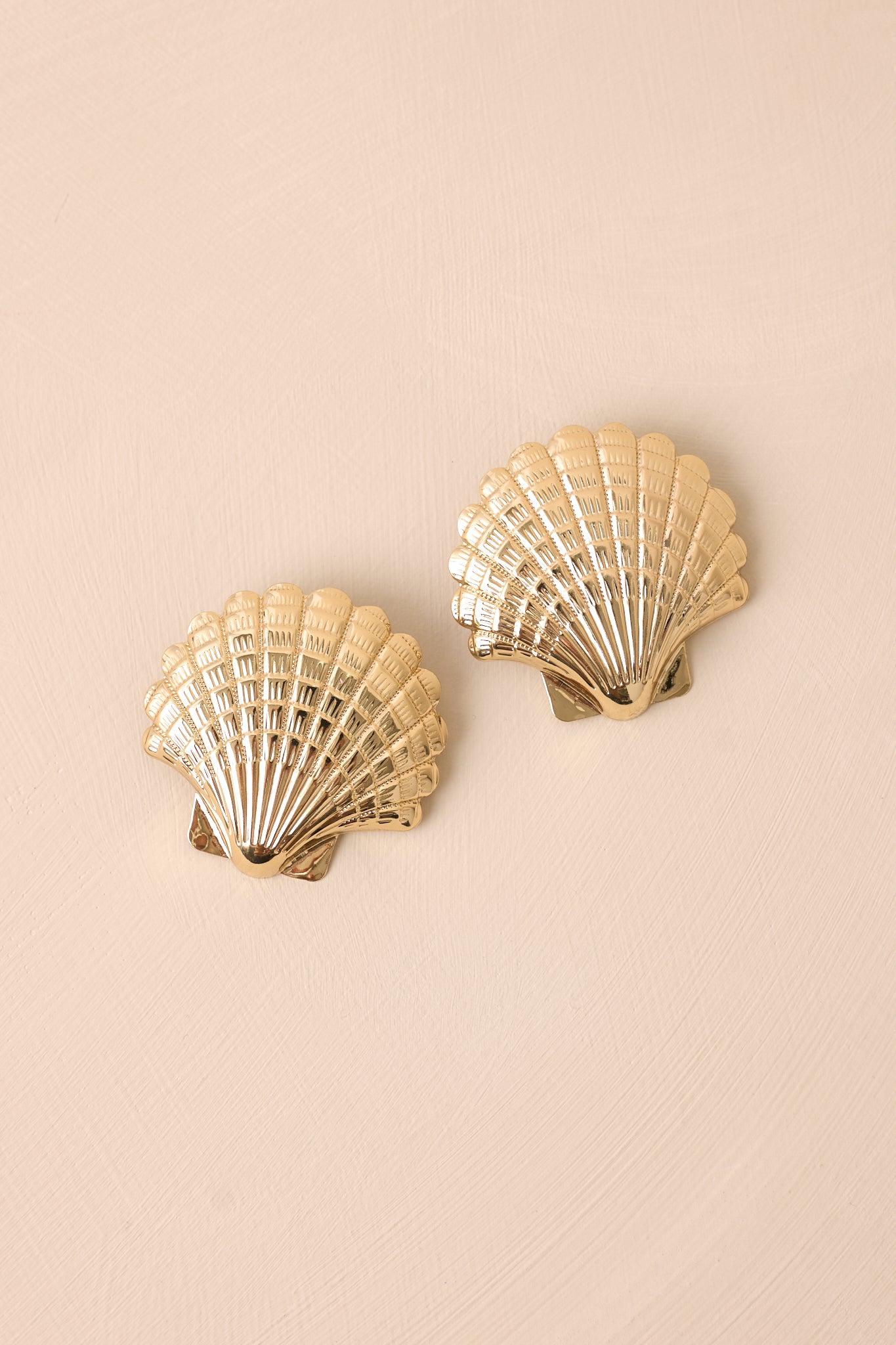 On A Beach Somewhere Gold Seashell Earrings Product Image