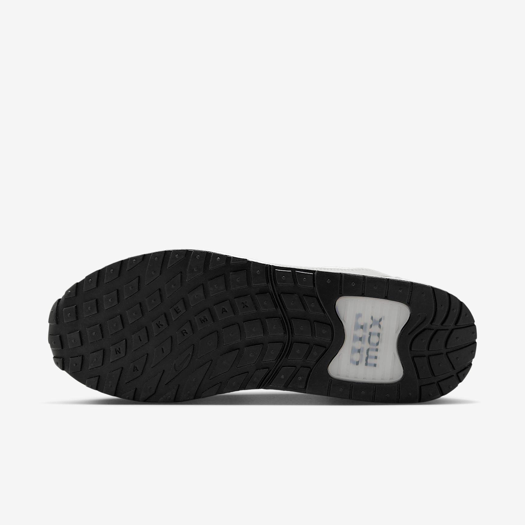 Nike College Air Max Verse (Michigan State) Men's Shoes Product Image