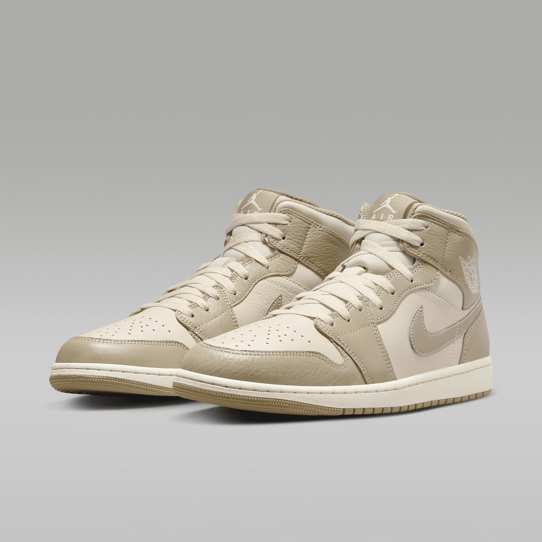 Air Jordan 1 Mid Men's Shoes Product Image