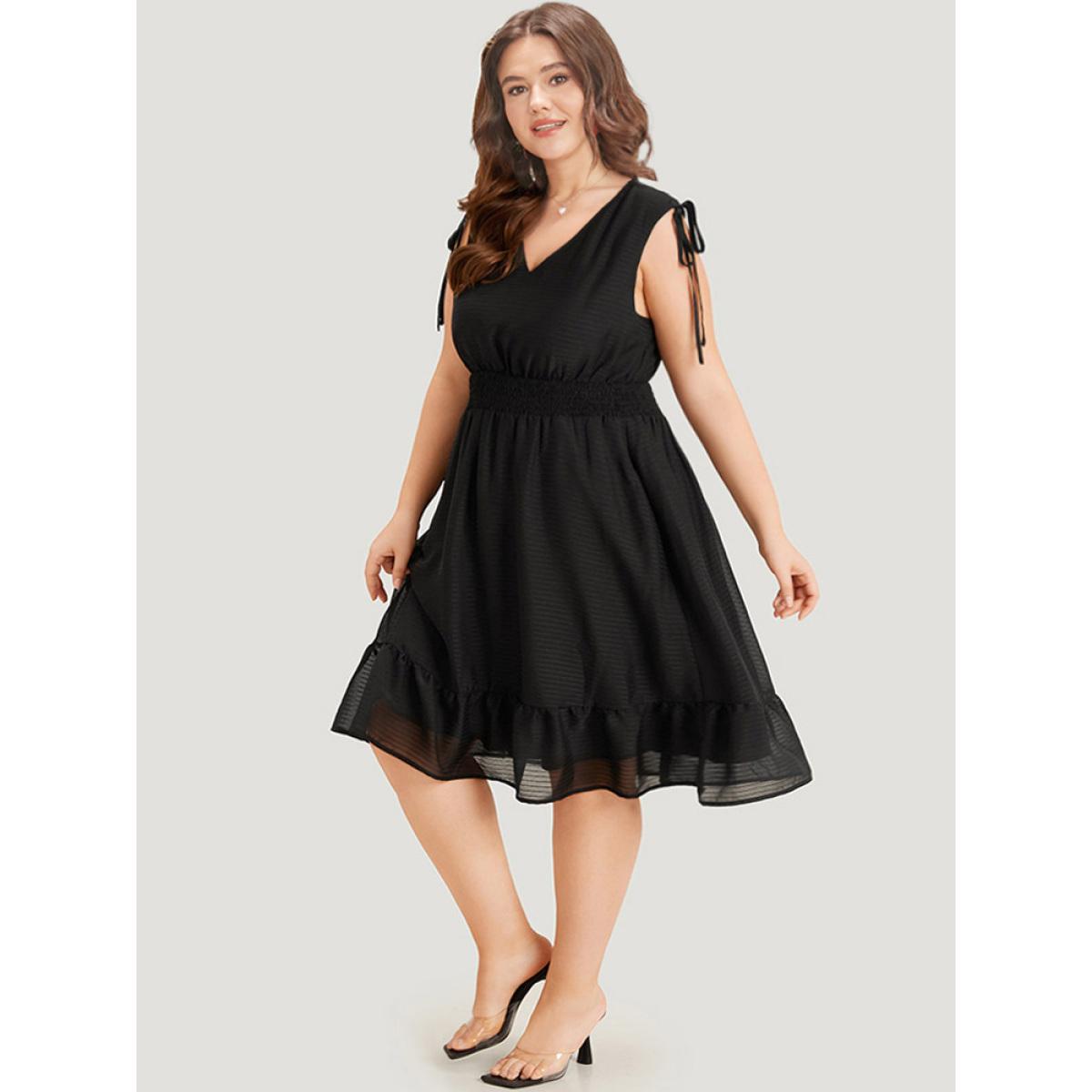 Plus Size Plain Shirred V Neck Pocket Drawstring Sleeveless Dress Black Women Elegant Texture V-neck Sleeveless Curvy Midi Dress BloomChic 14-16/1X Product Image