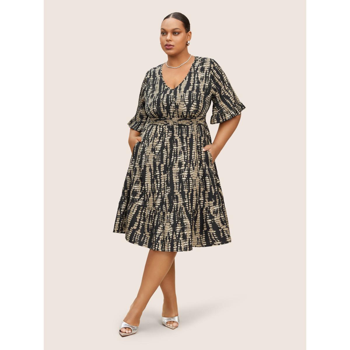 Plus Size V Neck Geometric Ruffles Shirred Dress Black Women At the Office Shirred V-neck Half Sleeve Curvy BloomChic 28/5X Product Image