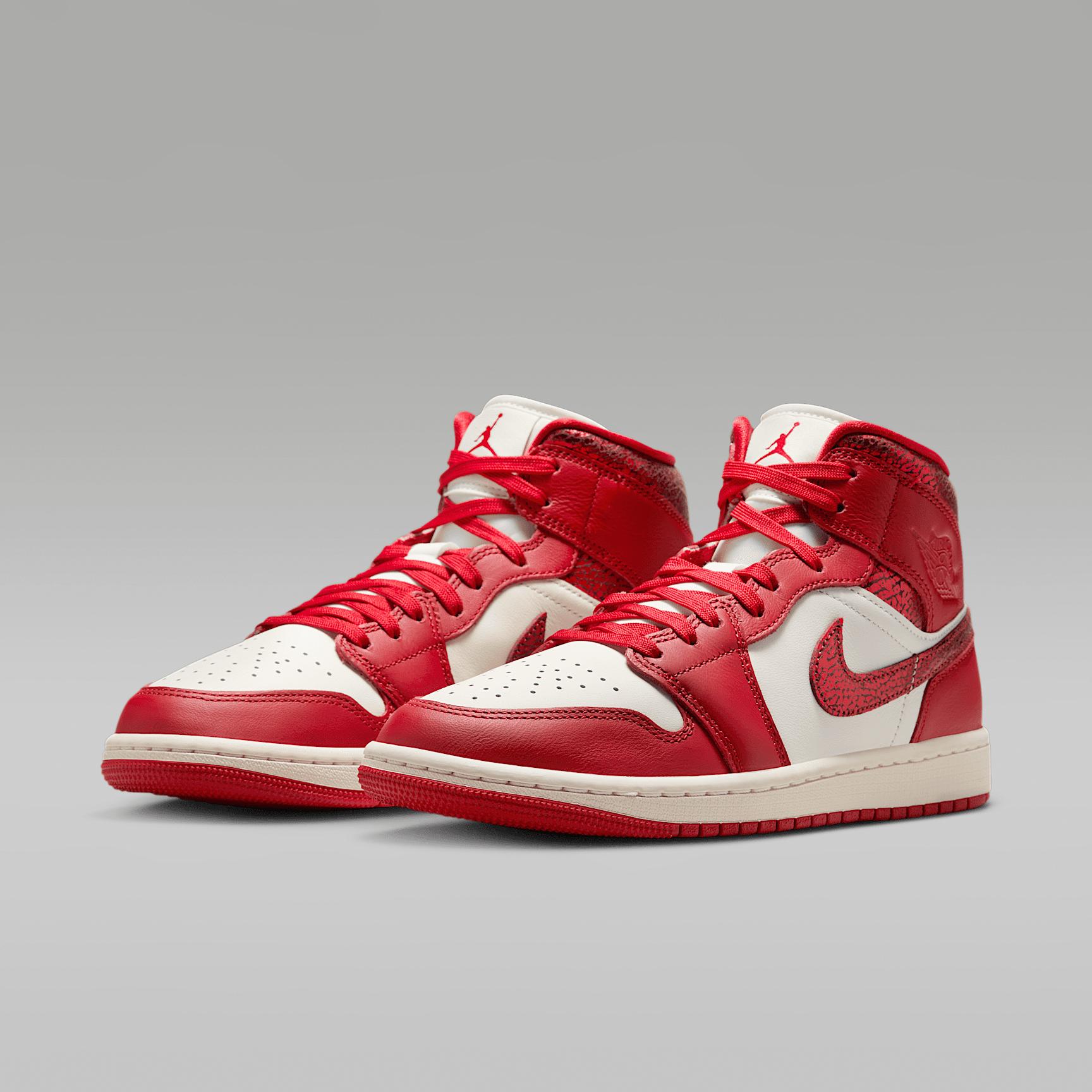 Women's Air Jordan 1 Mid SE Shoes Product Image