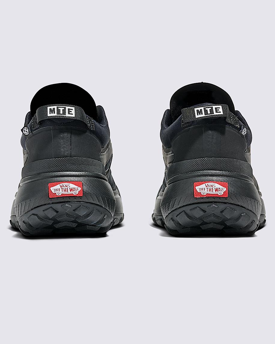 Crosspath Shoe in Black| Vans US Product Image