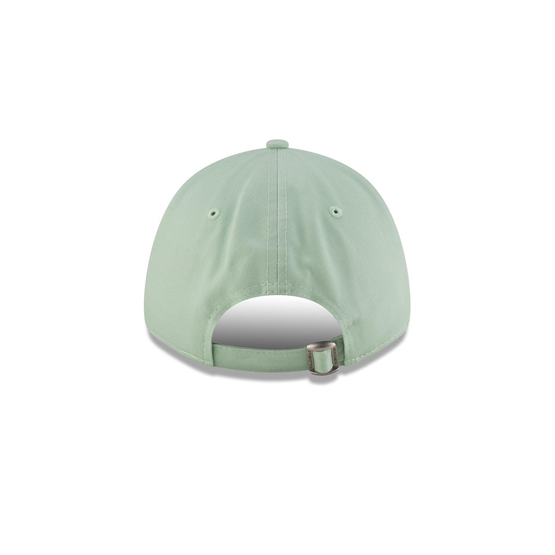 New York Yankees League Essential Pastel Green 9FORTY Adjustable Hat Male Product Image