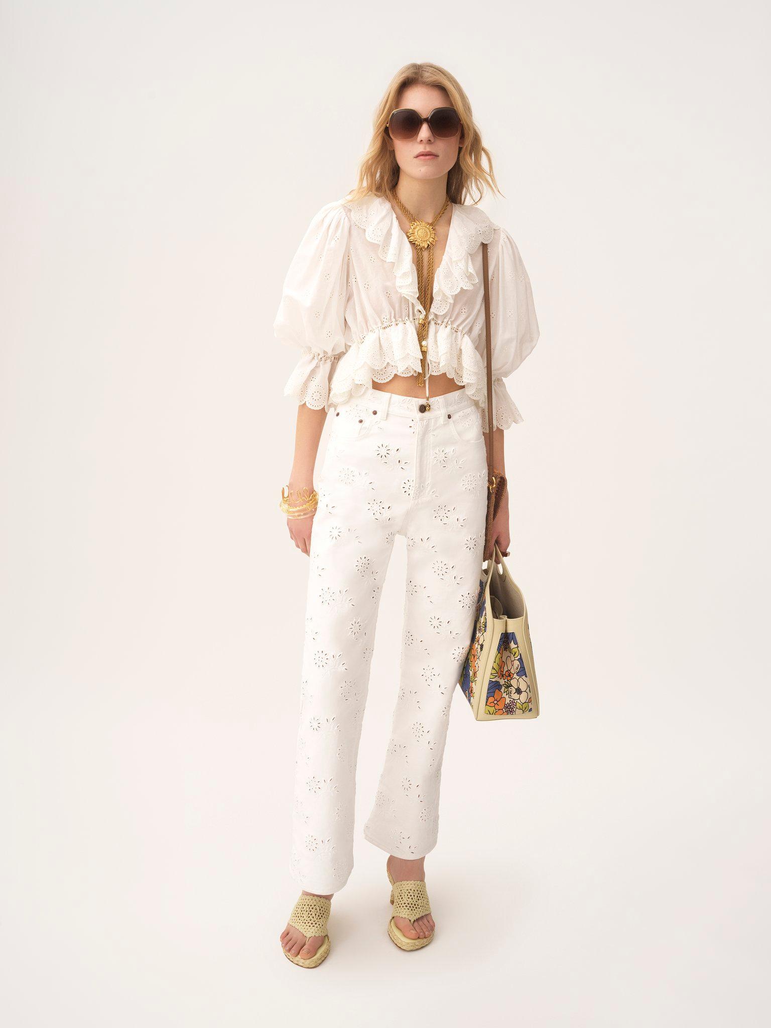 Embroidered cropped jeans in denim Product Image