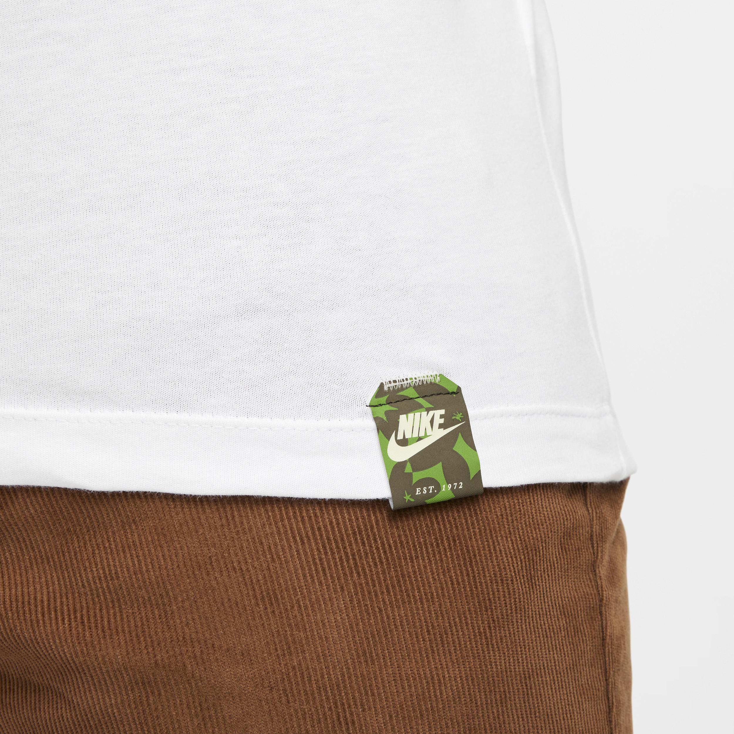 Men's Nike Sportswear Club T-Shirt Product Image