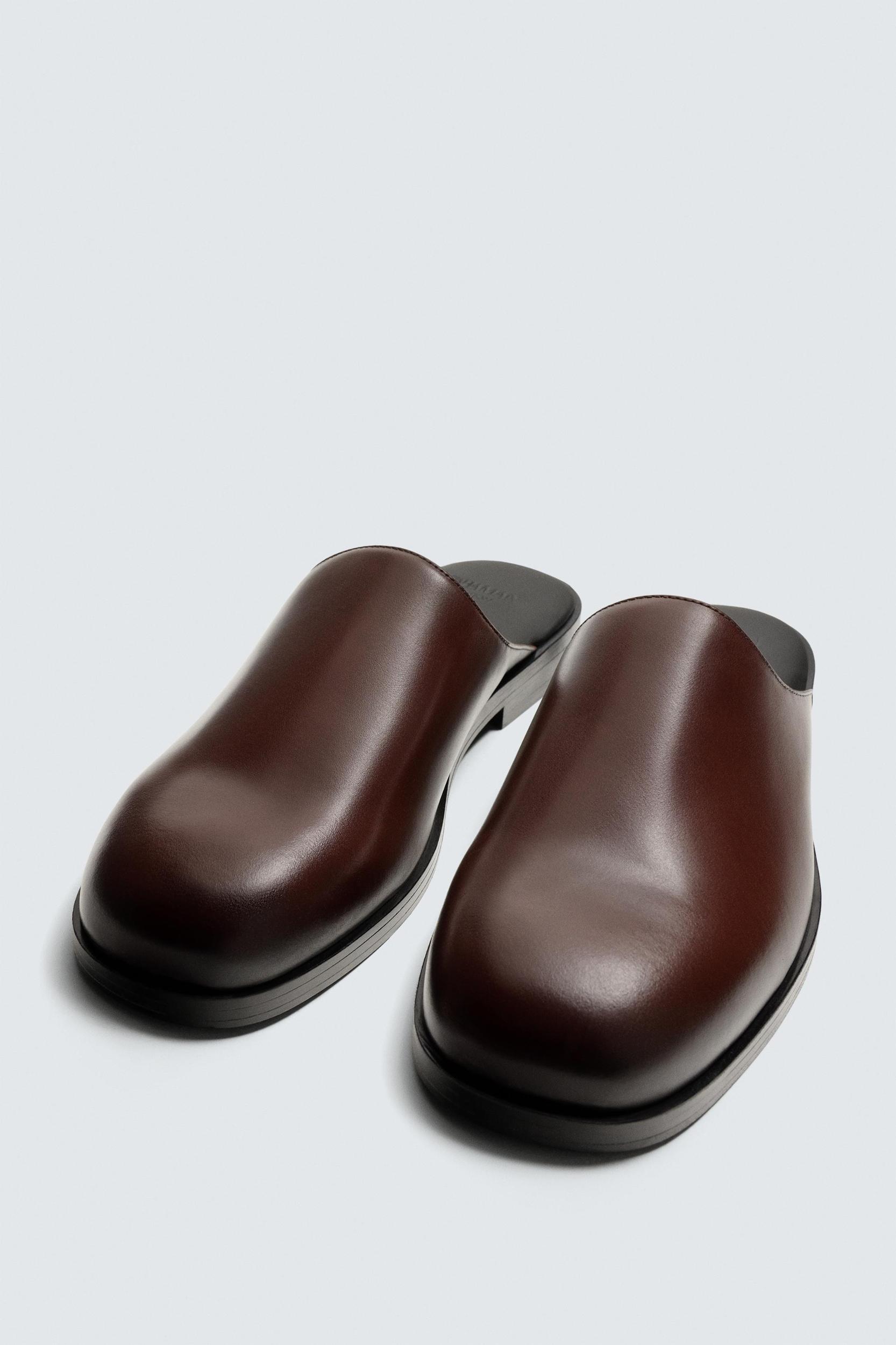 LEATHER CLOGS Product Image